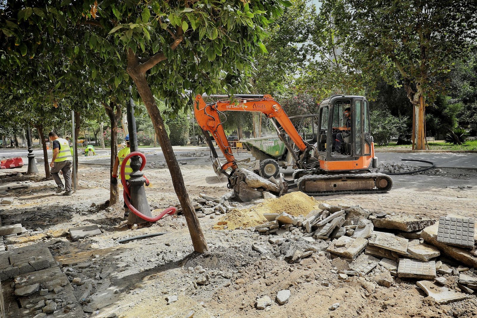Imágenes de las obras e la plaza de España en Cádiz