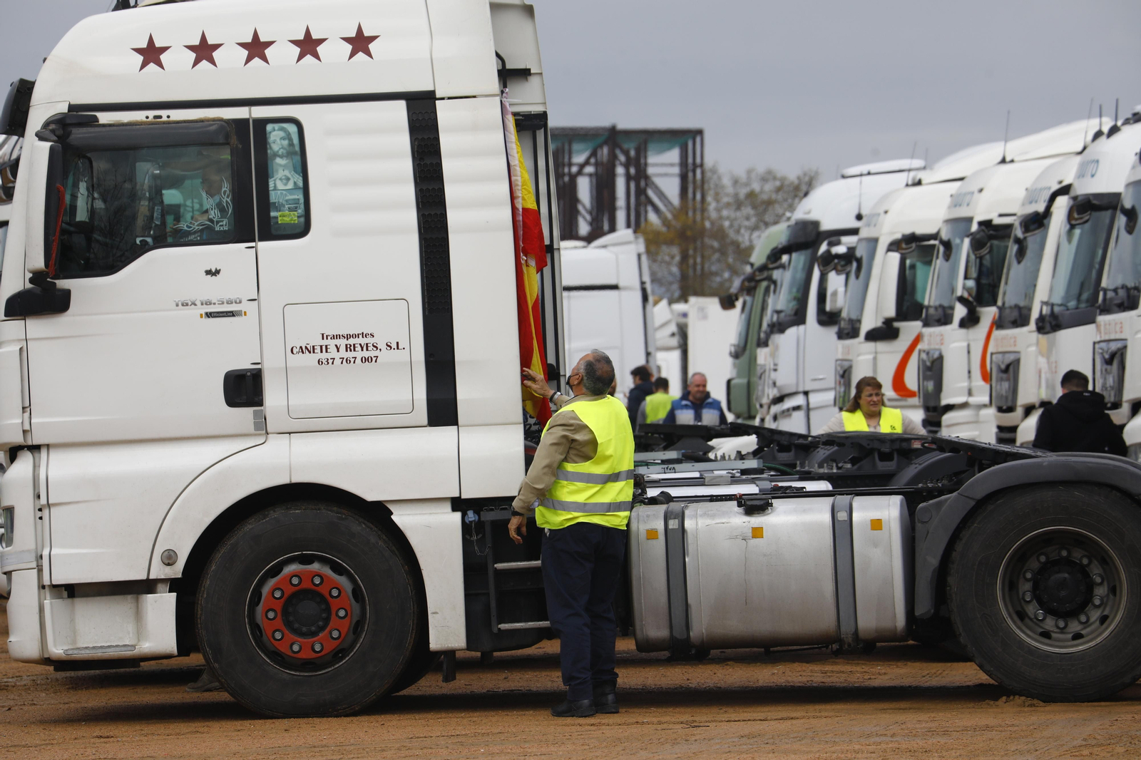 Cientos de camiones se concentran en Córdoba: las imágenes de una protesta multitudinaria