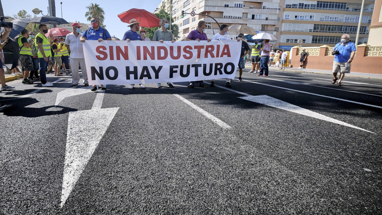 Manifestación de trabajadores de Airbus y sus familiares en defensas de sus empleos.