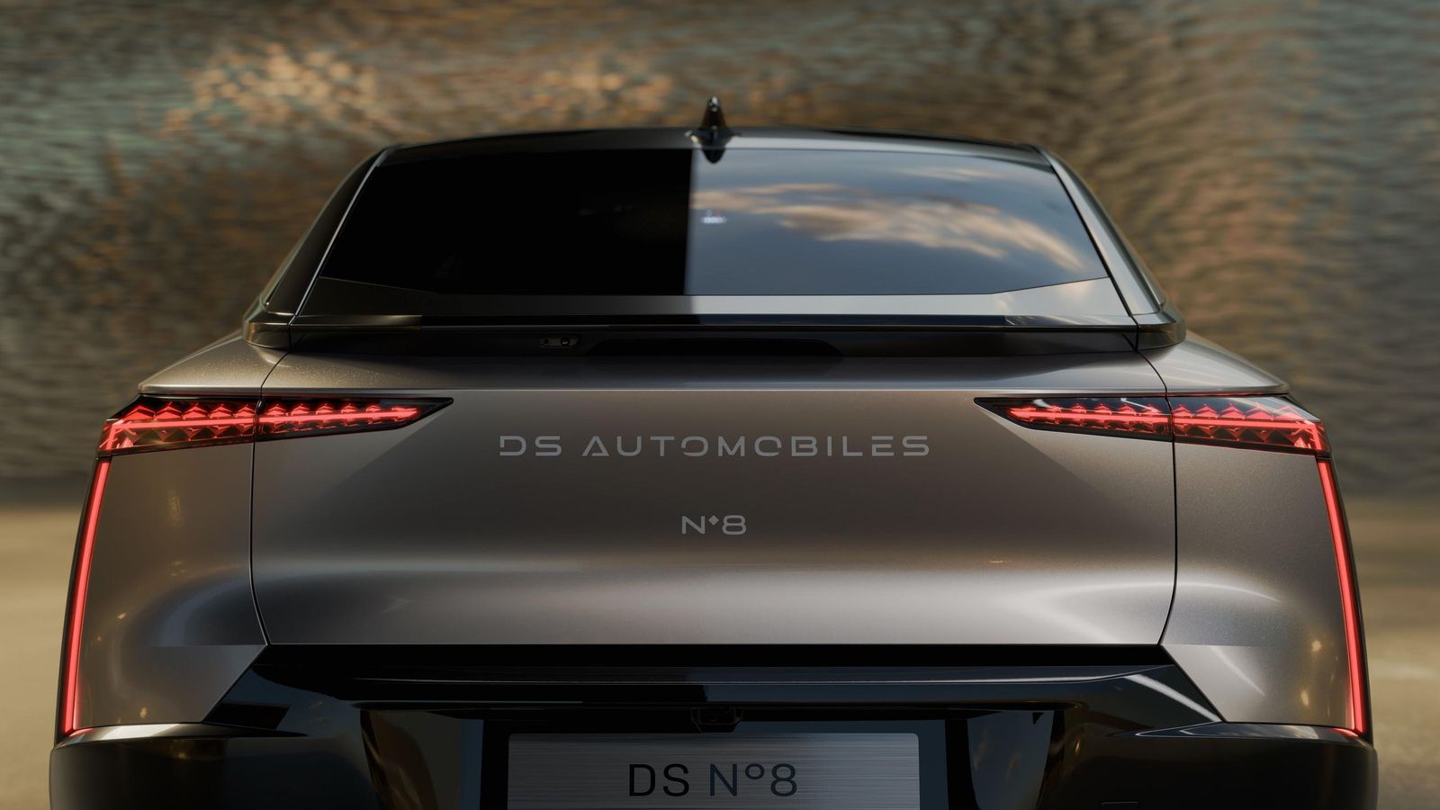 60 kilómetros de autonomía podría deberse a los elementos aerodinámicos como este alerón situado en el portón trasero.