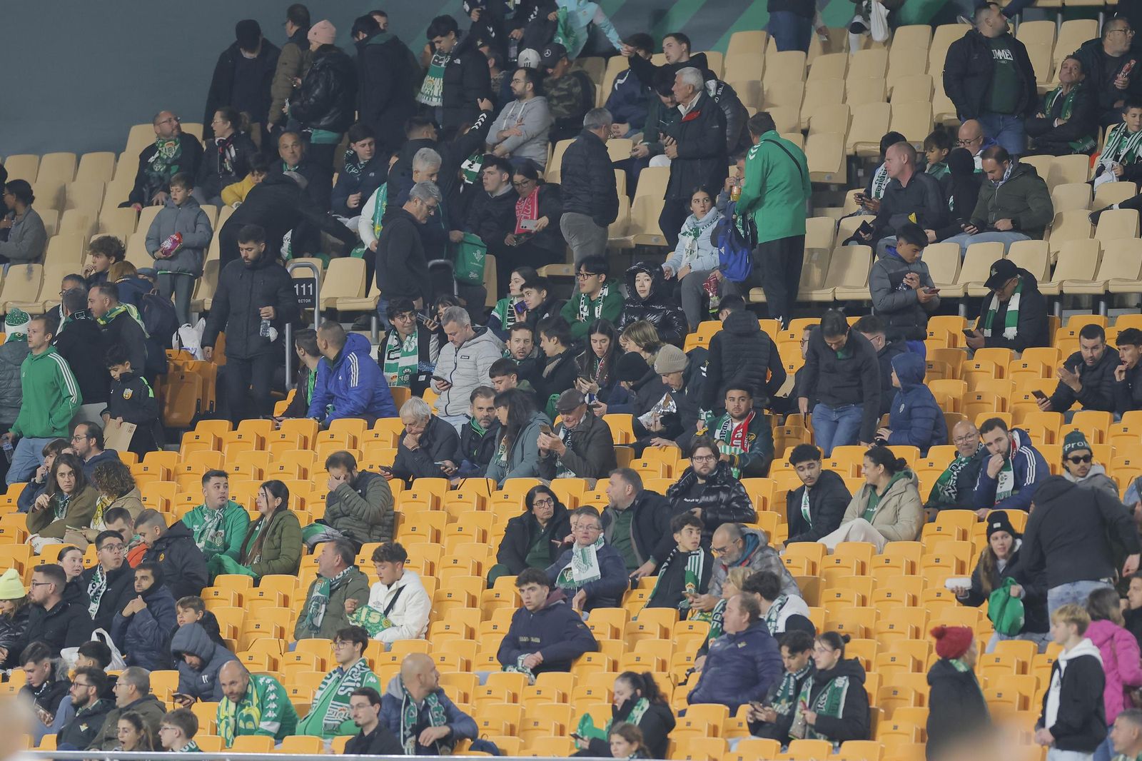 Búscate en las fotos del Betis - Utrecht