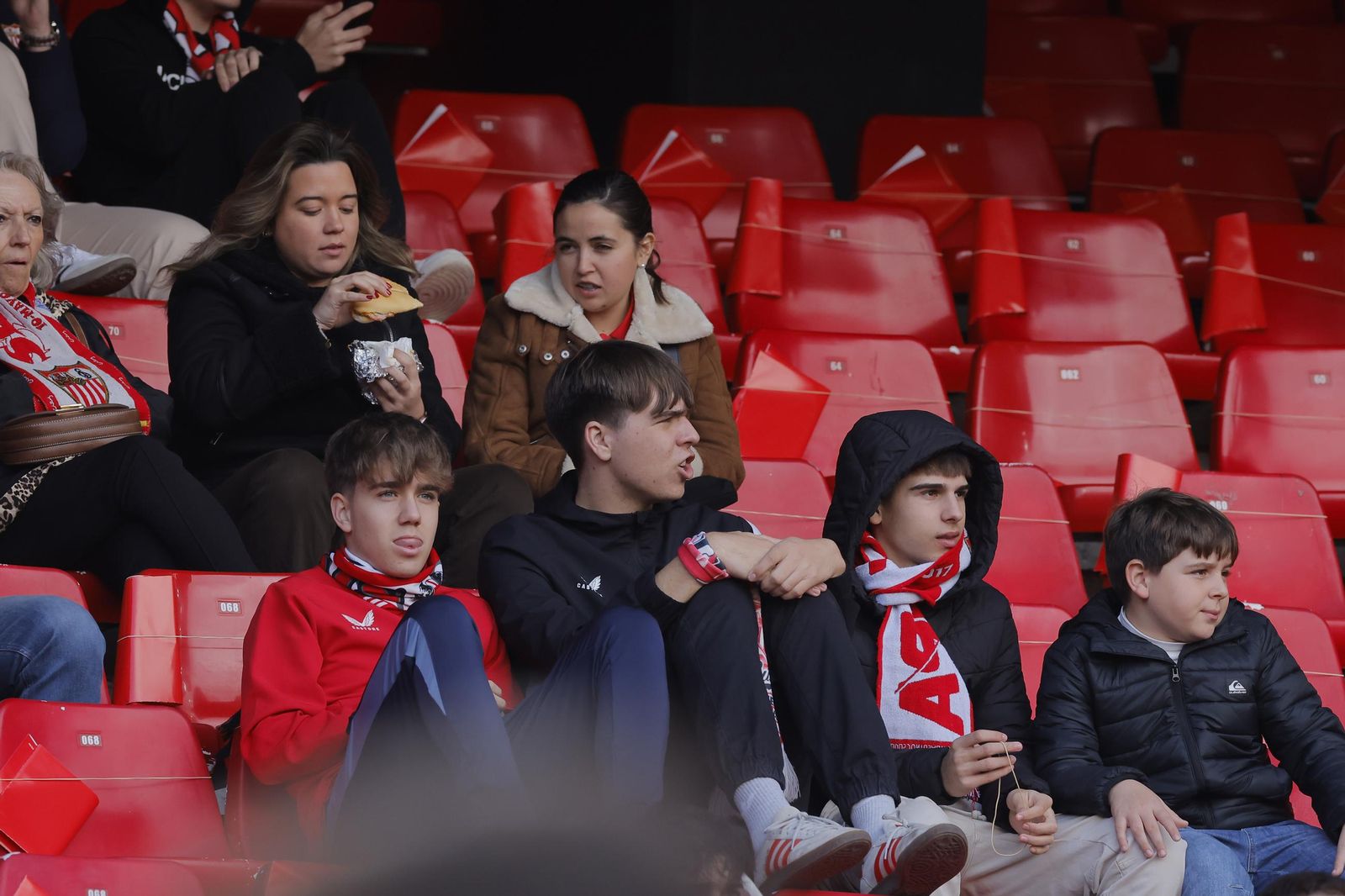 Búscate en las fotos del Sevilla -Betis