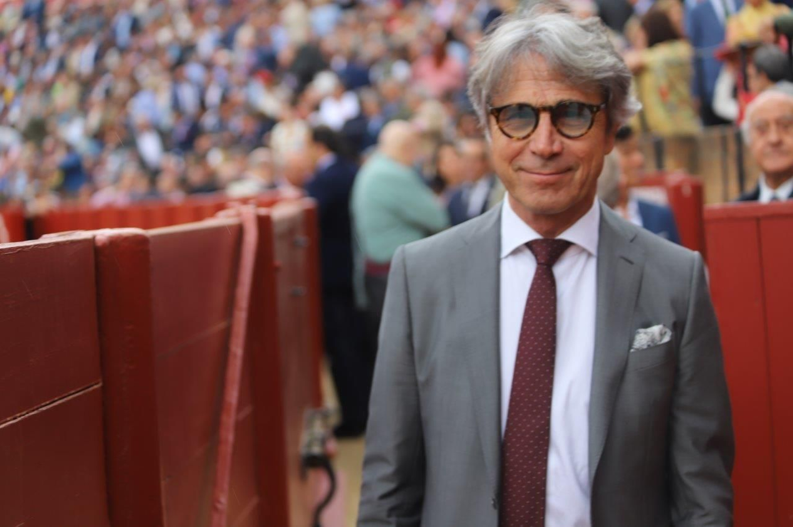 Los famosos y autoridades en los toros el lunes de Feria de Abril