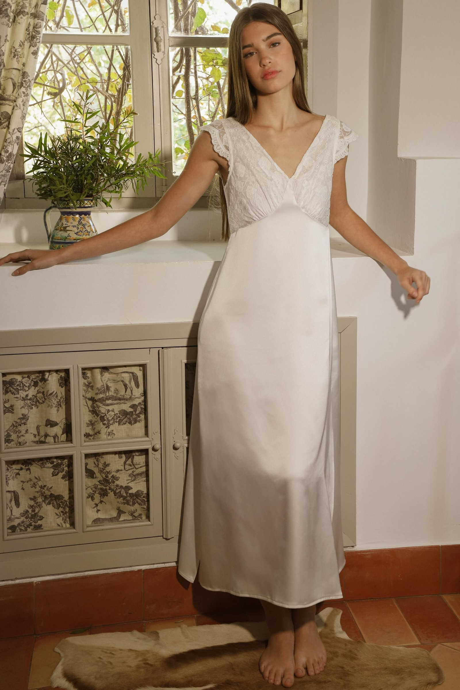 Uno de los diseños de la nueva colección de batas y camisones para novias de la firma Pol Núñez.