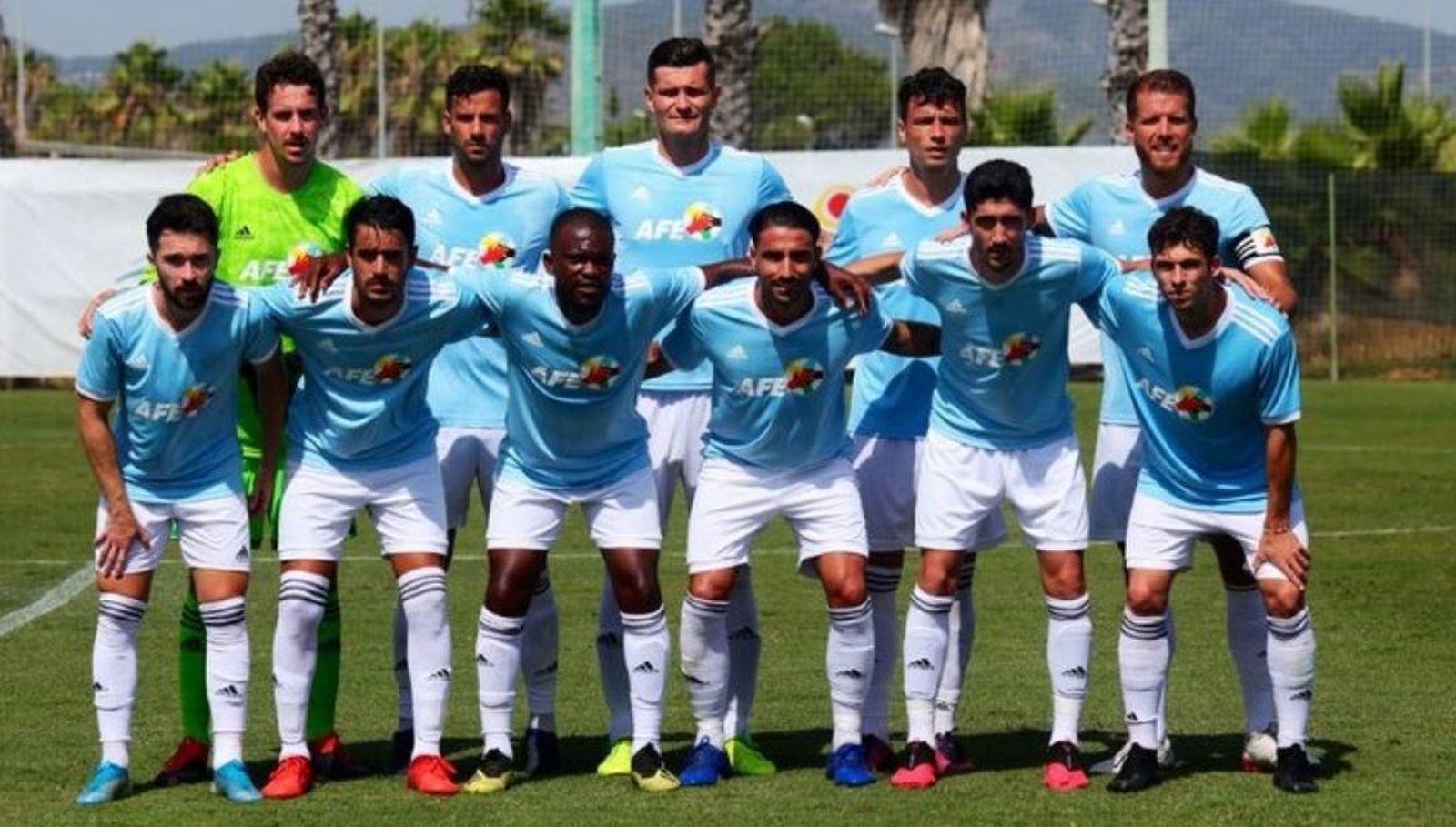 Morcillo, arriba a la derecha, y Chuli abajo tercero por la derecha, con el equipo AFE.