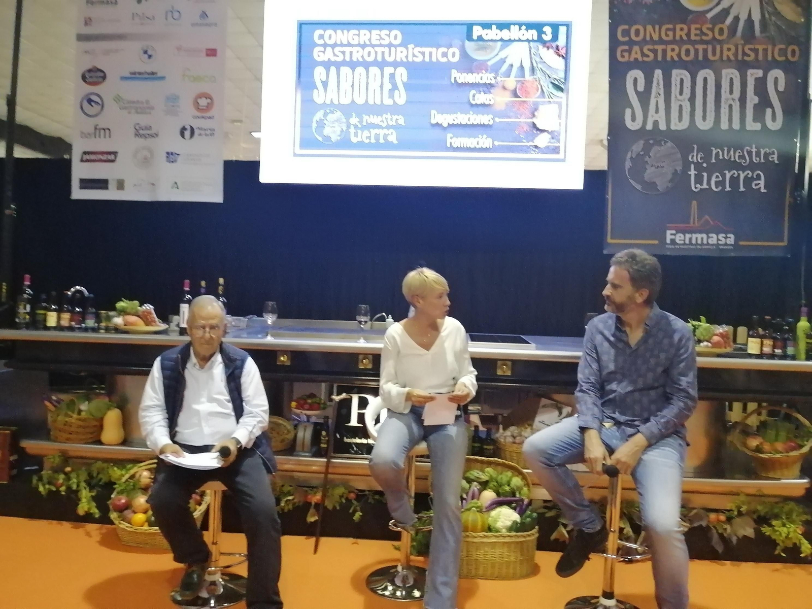 De izquierda a derecha, José Olea, Montserrat Mengíbar y Vicente Inat