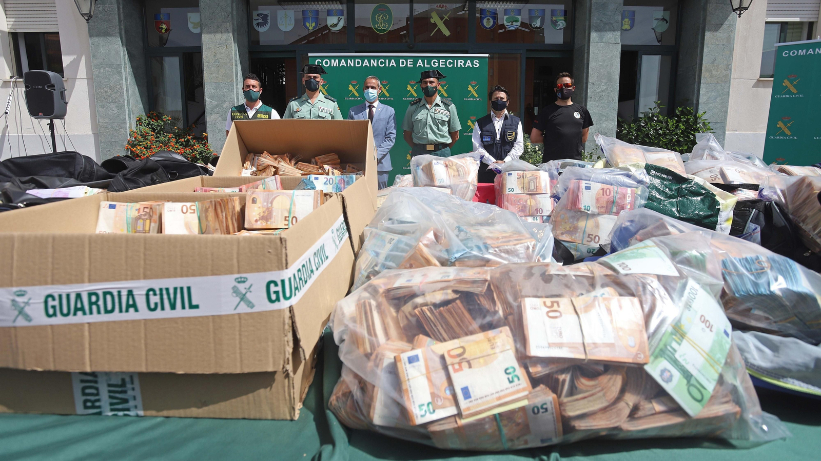 Fotos del dinero incautado en la operación Jumita de la Guardia Civil en Algeciras