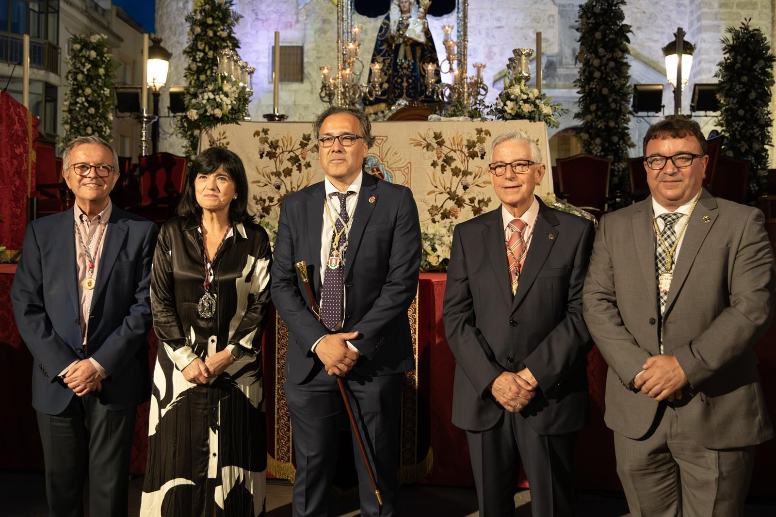 Santa Ana, patrona de Torredelcampo, recibe el bastón de mando como Alcaldesa Perpetua.