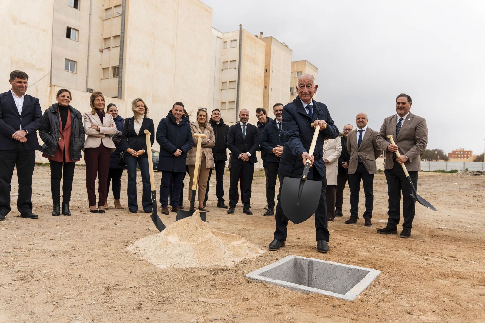 Las mejores imágenes de la colocación de la primera piedra del nuevo IES Las Marinas de Roquetas