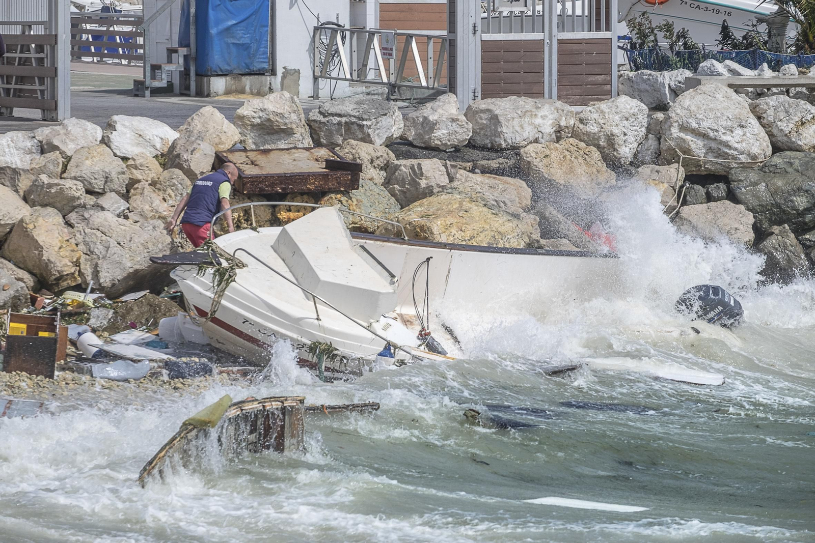 Efectos del temporal de levante en Cádiz