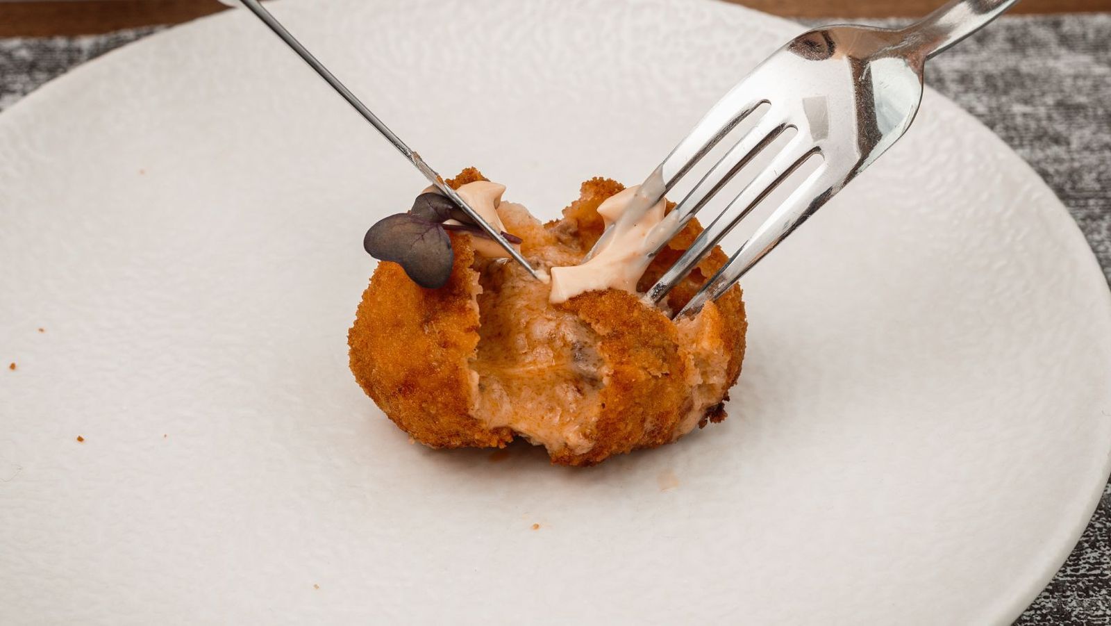 Croquetas cremosas de morcilla choricera de  Gin Bulevar