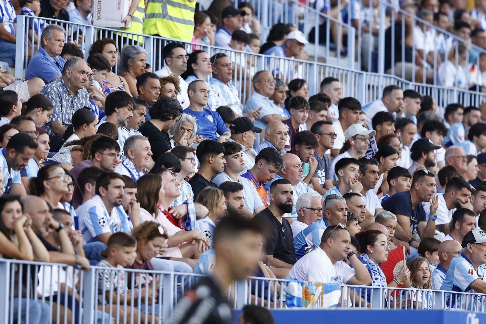 Búscate en las gradas de La Rosaleda durante el Málaga CF-Cádiz