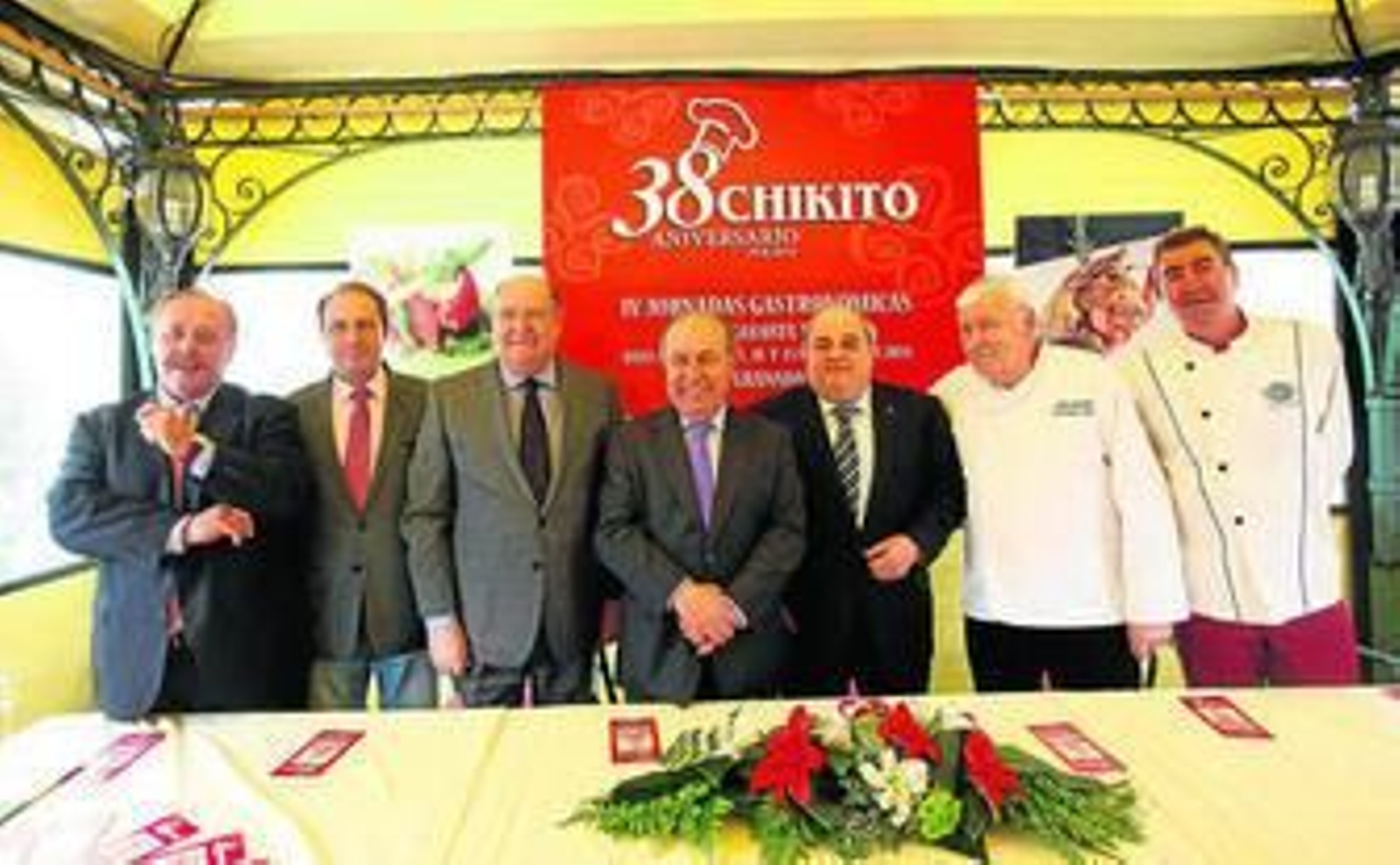 Luis Oruezábal presentó ayer el 'cartel' de las jornadas del 38 aniversario.