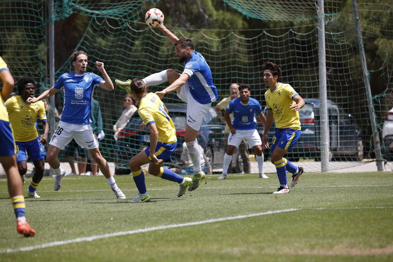 Las imágenes del partido entre el Cádiz Mirandilla y el San Fernando