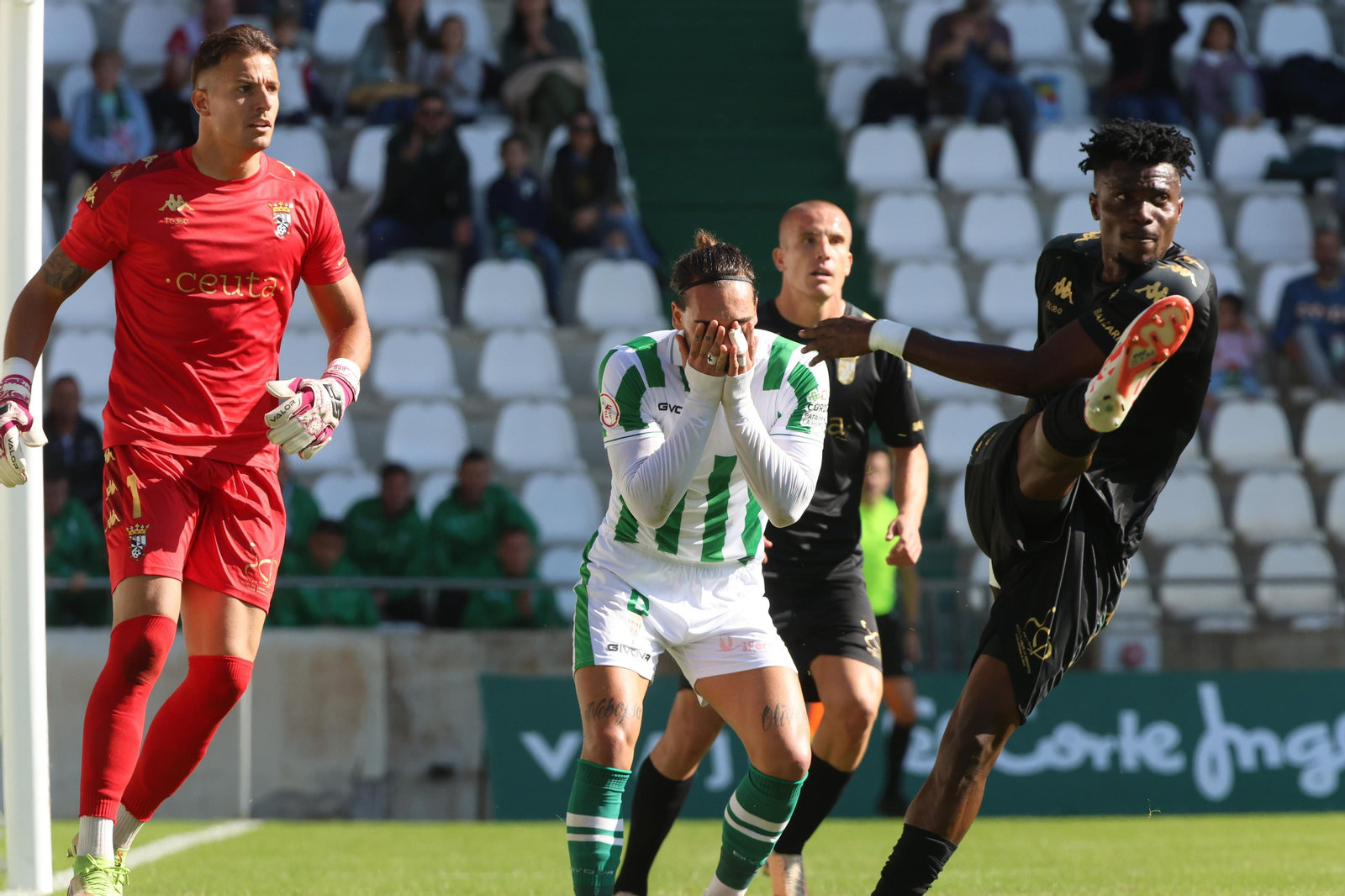 Córdoba CF - Ceuta: Las mejores fotos del partido en El Arcángel