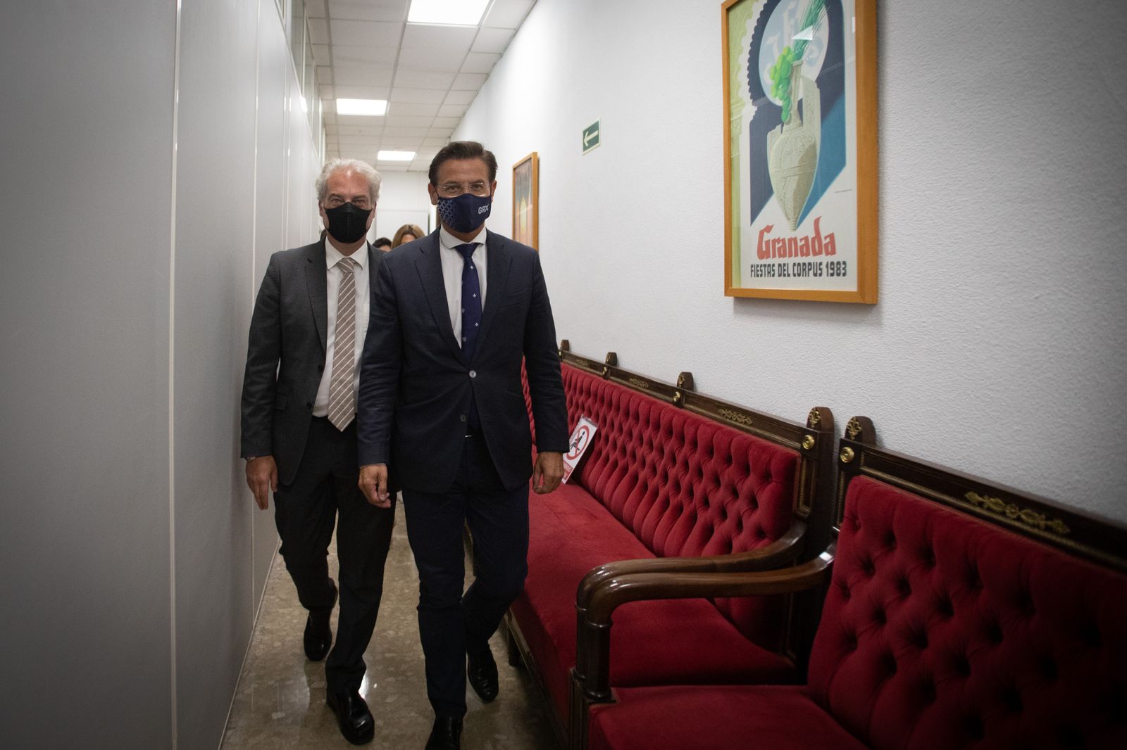 En directo, la crisis de la Alcaldía de Granada: La cascada de renuncias deja solo al alcalde con un concejal