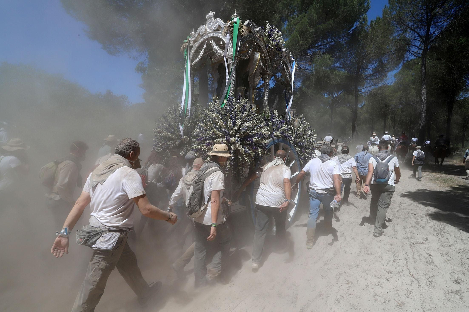 Decálogo del peregrino: 10 cosas que no pueden faltar si haces el camino del Rocío