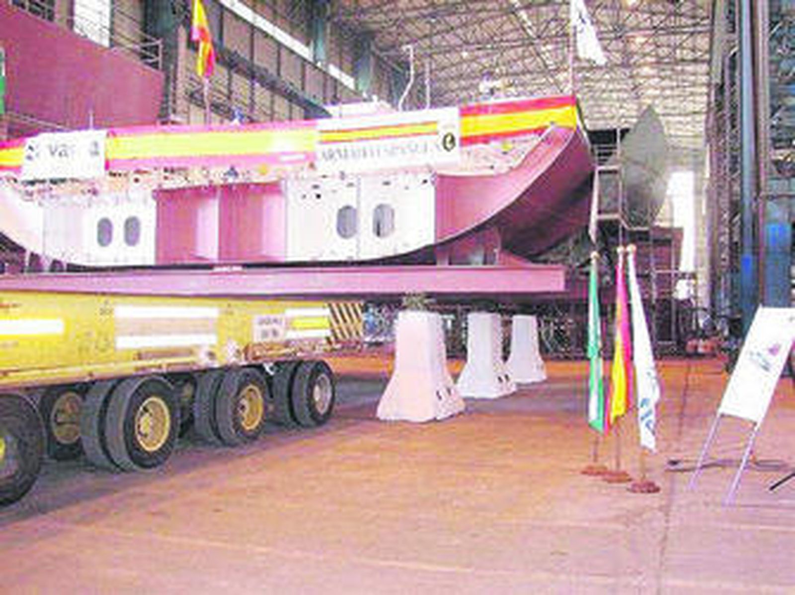 Un instante de la puesta de quilla del segundo BAM en el astillero de Puerto Real.