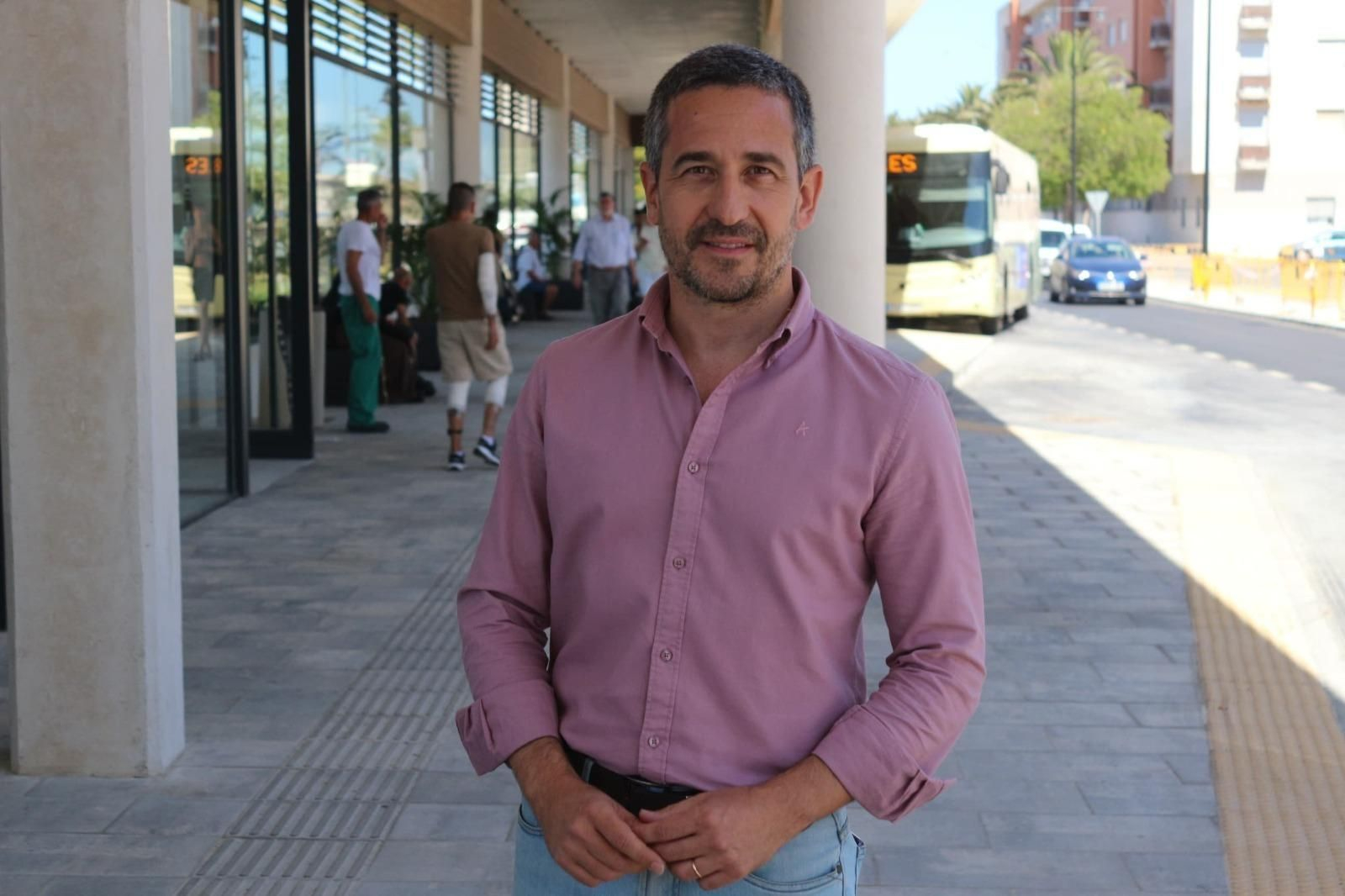 José Vera, en la Estaciónde Autobuses. José Vera, en la Estaciónde Autobuses.