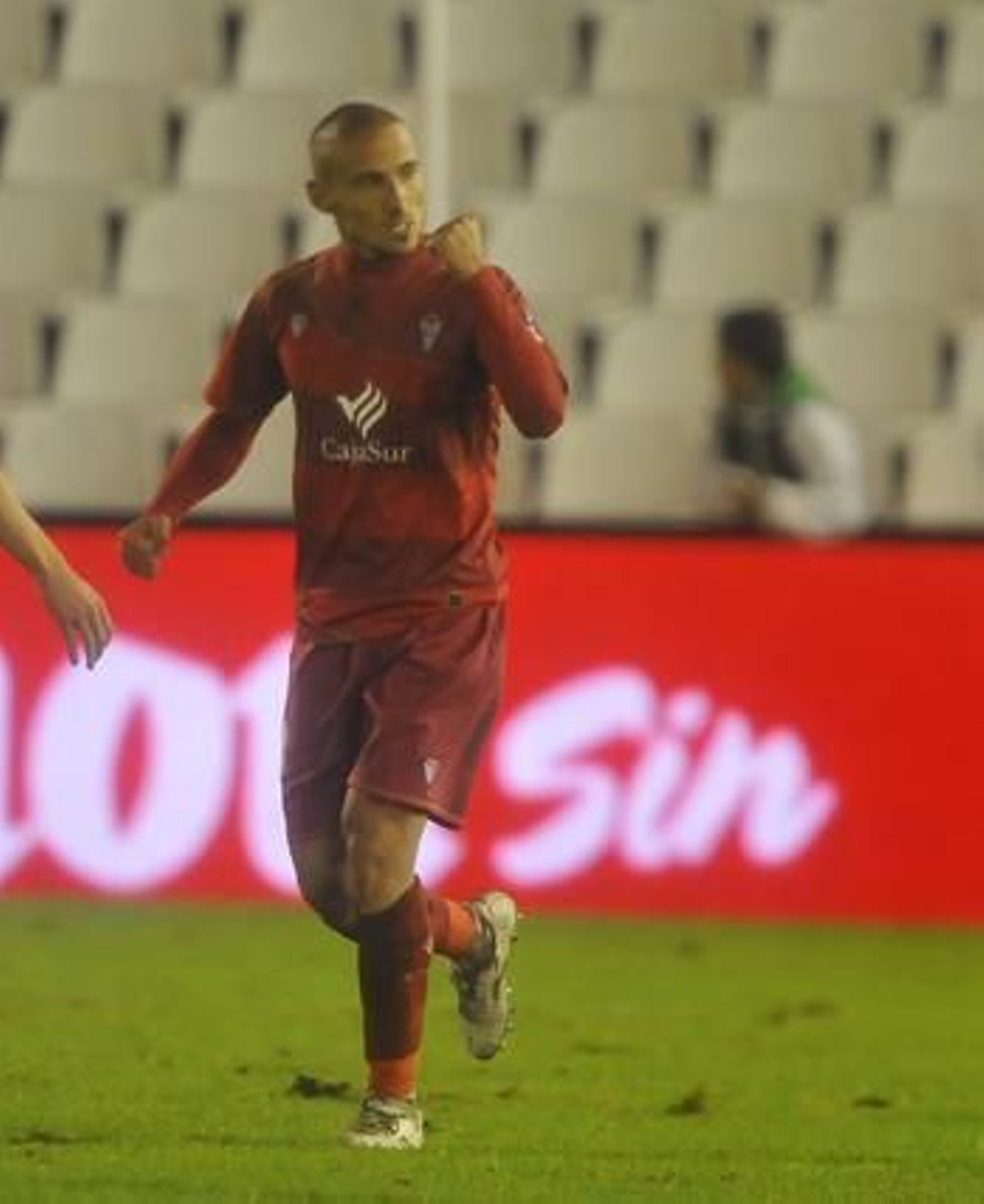 El Córdoba hace valer la renta de la ida y pasa a octavos de la Copa del Rey pese a perder  3-1 en Santander. / LOF