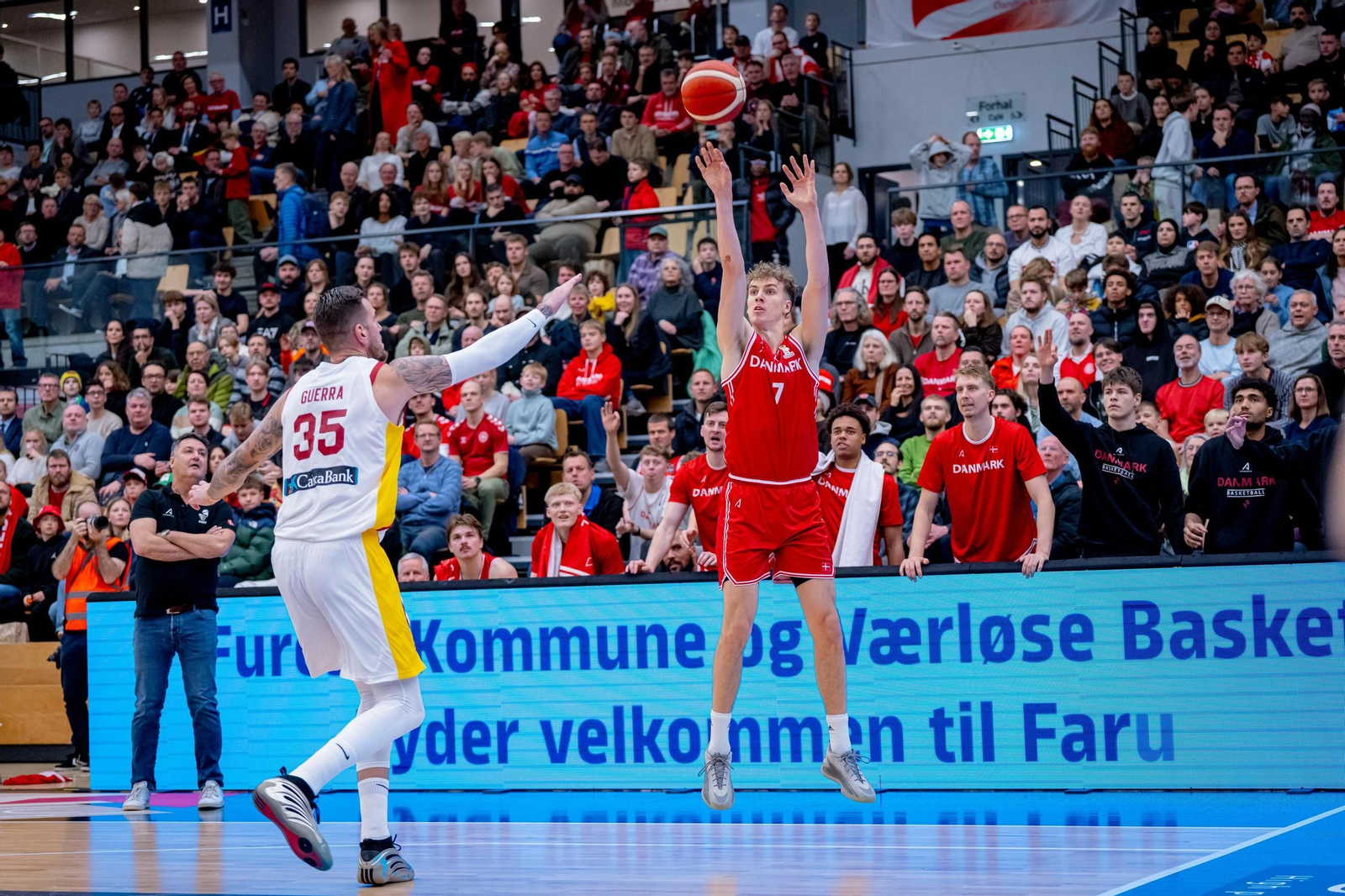 Las mejores fotos del Dinamarca-España de baloncesto