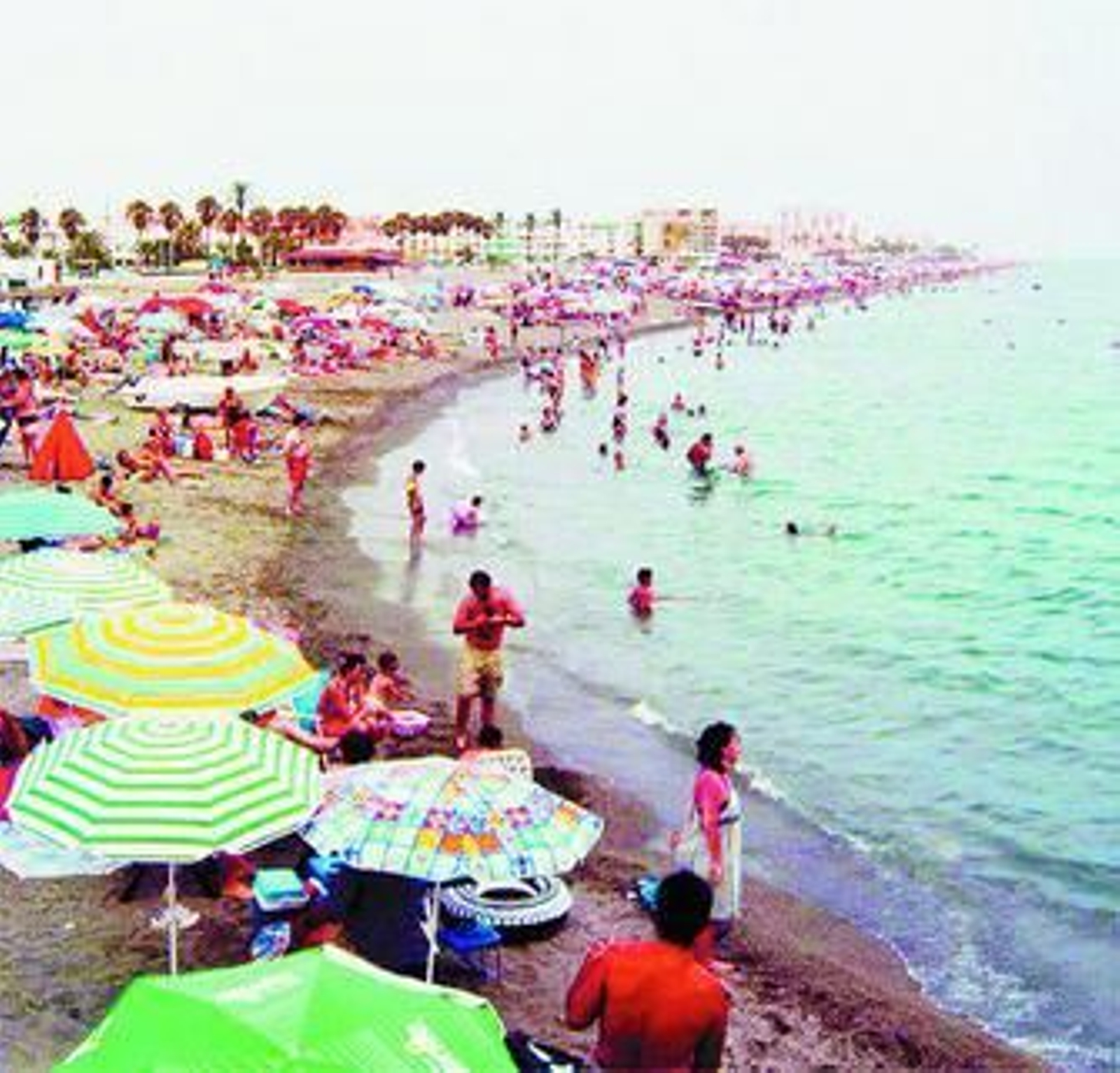 La playa de La Charca, en Salobreña.