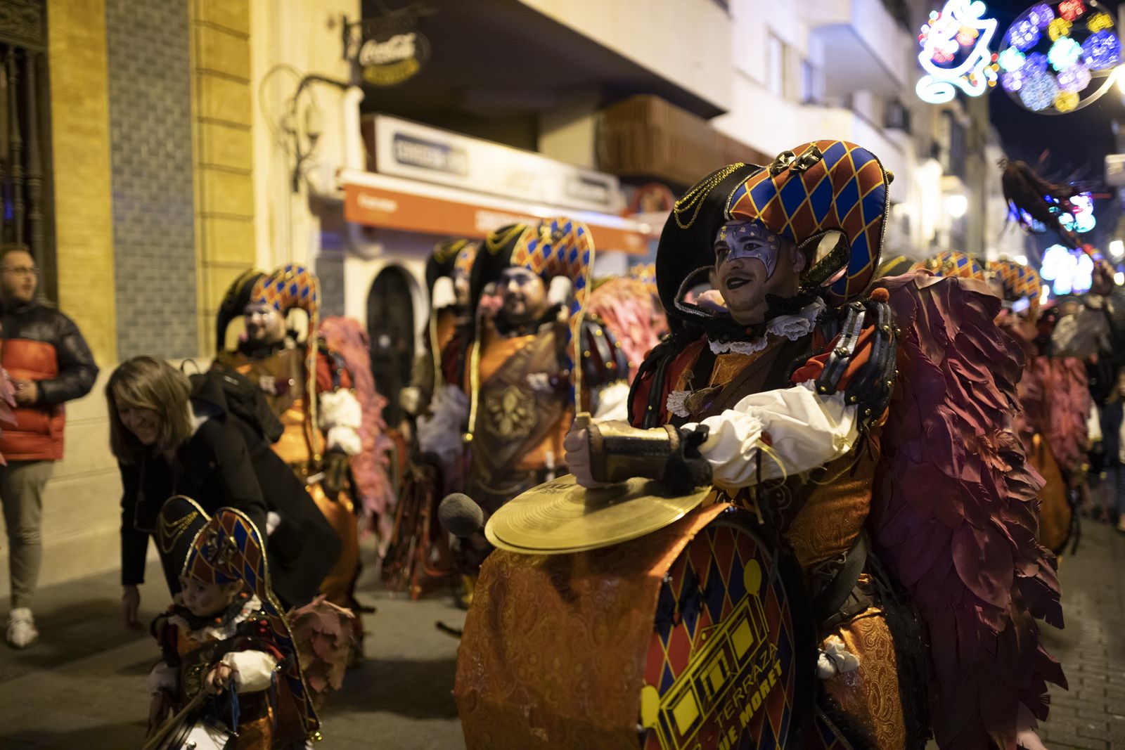 Ambiente del primer día de semifinal del Carnaval Colombino