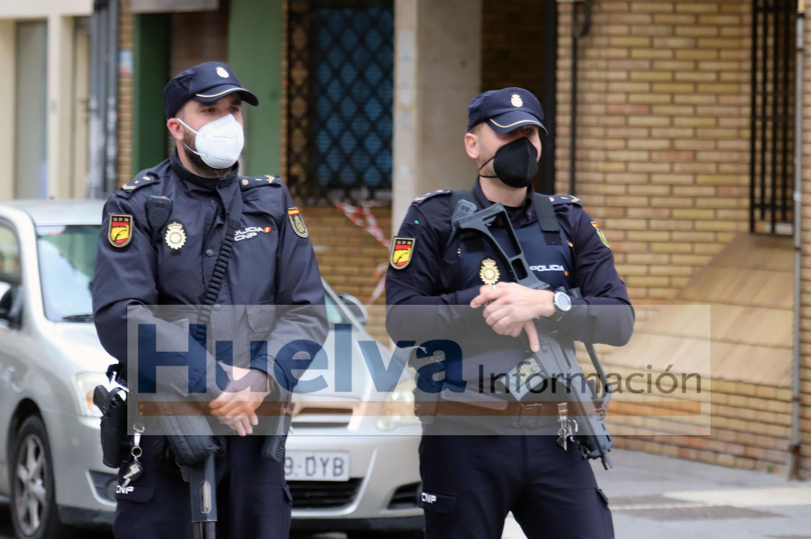 Imágenes de la intervención de la Policía Nacional al desmantelar un almacén de droga en la calle Nicolás Orta