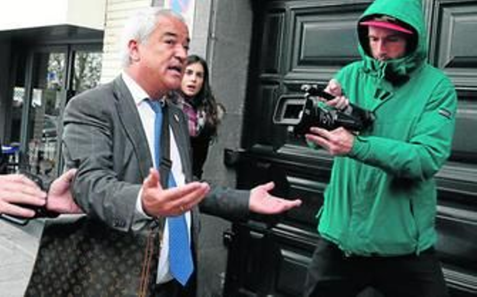 El presidente de Ausbanc, Luis Pineda, en la sede de la asociación en Madrid tras su detención.