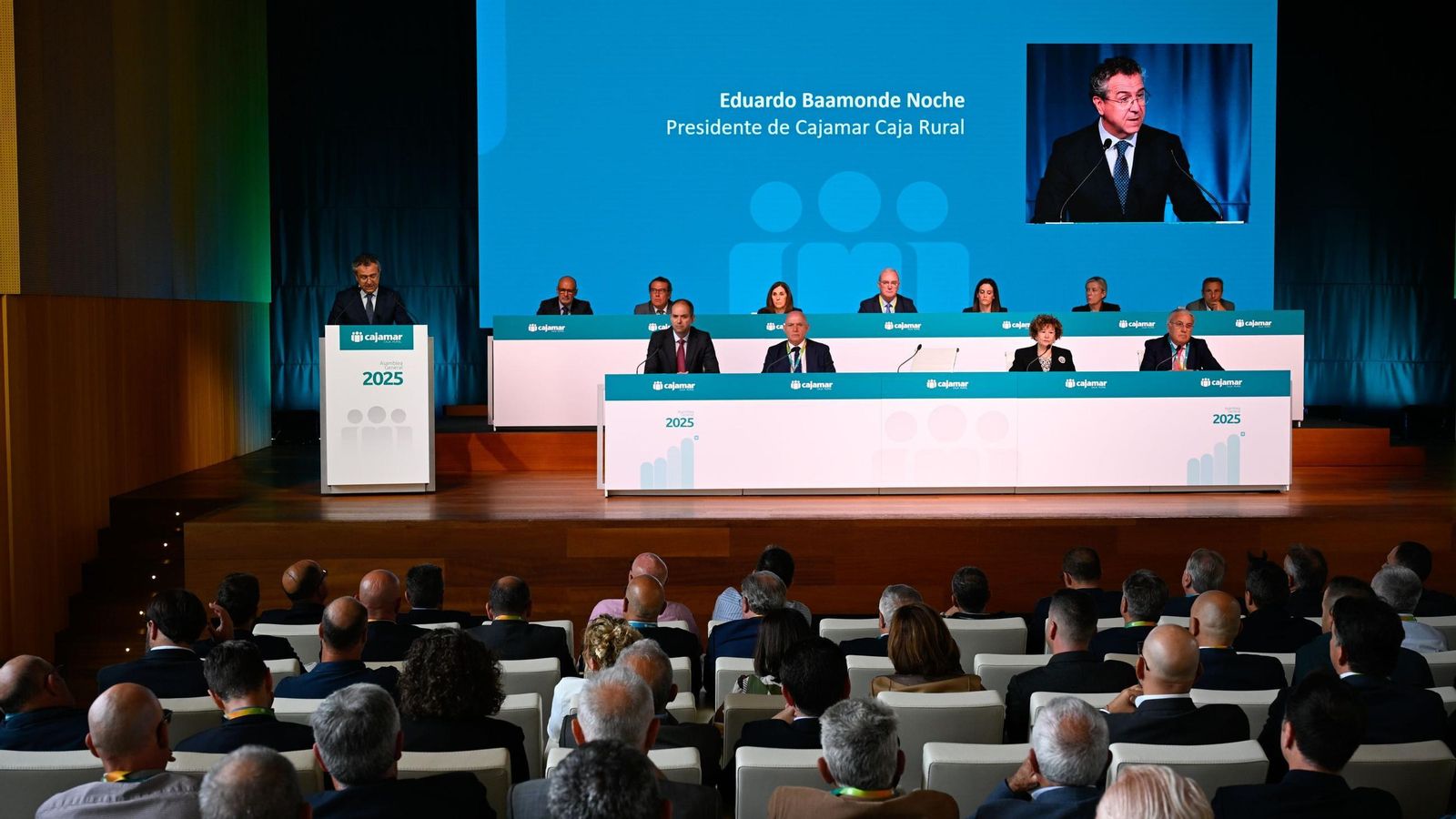 El presidente de Cajamar, Eduardo Baamonde, durante su intervención en la Asamblea General Ordinaria de Delegados del Grupo Cooperativo Cajamar. El presidente de Cajamar, Eduardo Baamonde, durante su intervención en la Asamblea General Ordinaria de Delegados del Grupo Cooperativo Cajamar.