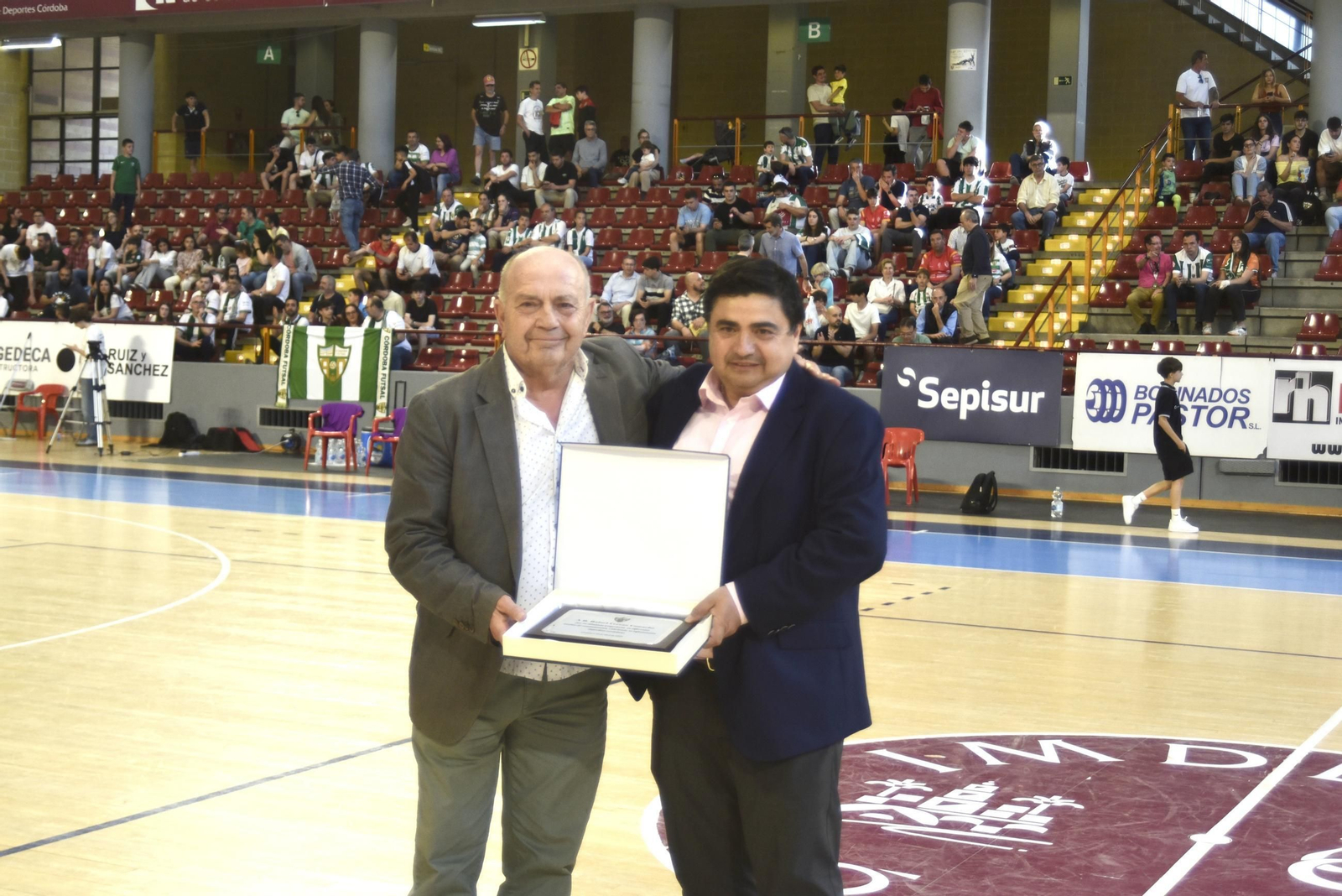 Las mejores fotos del ambiente en Vista Alegre para el Córdoba Futsal - Peñíscola
