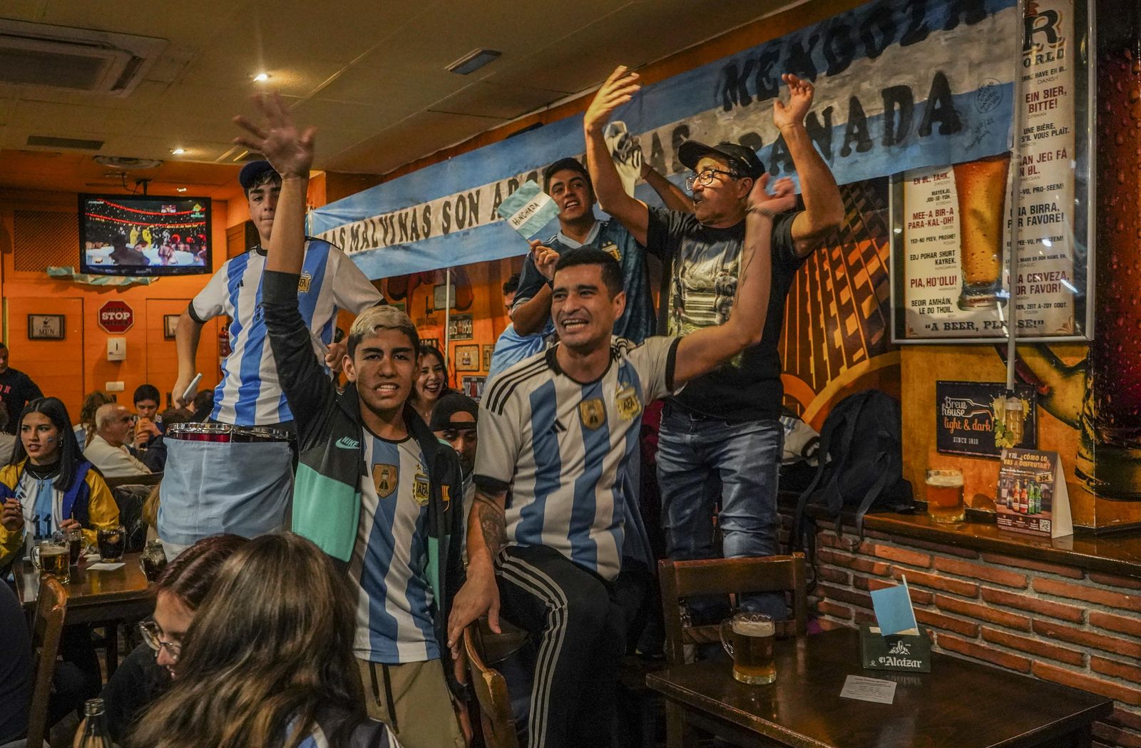 Así celebra Granada que la Argentina de Messi es campeón del mundo de fútbol