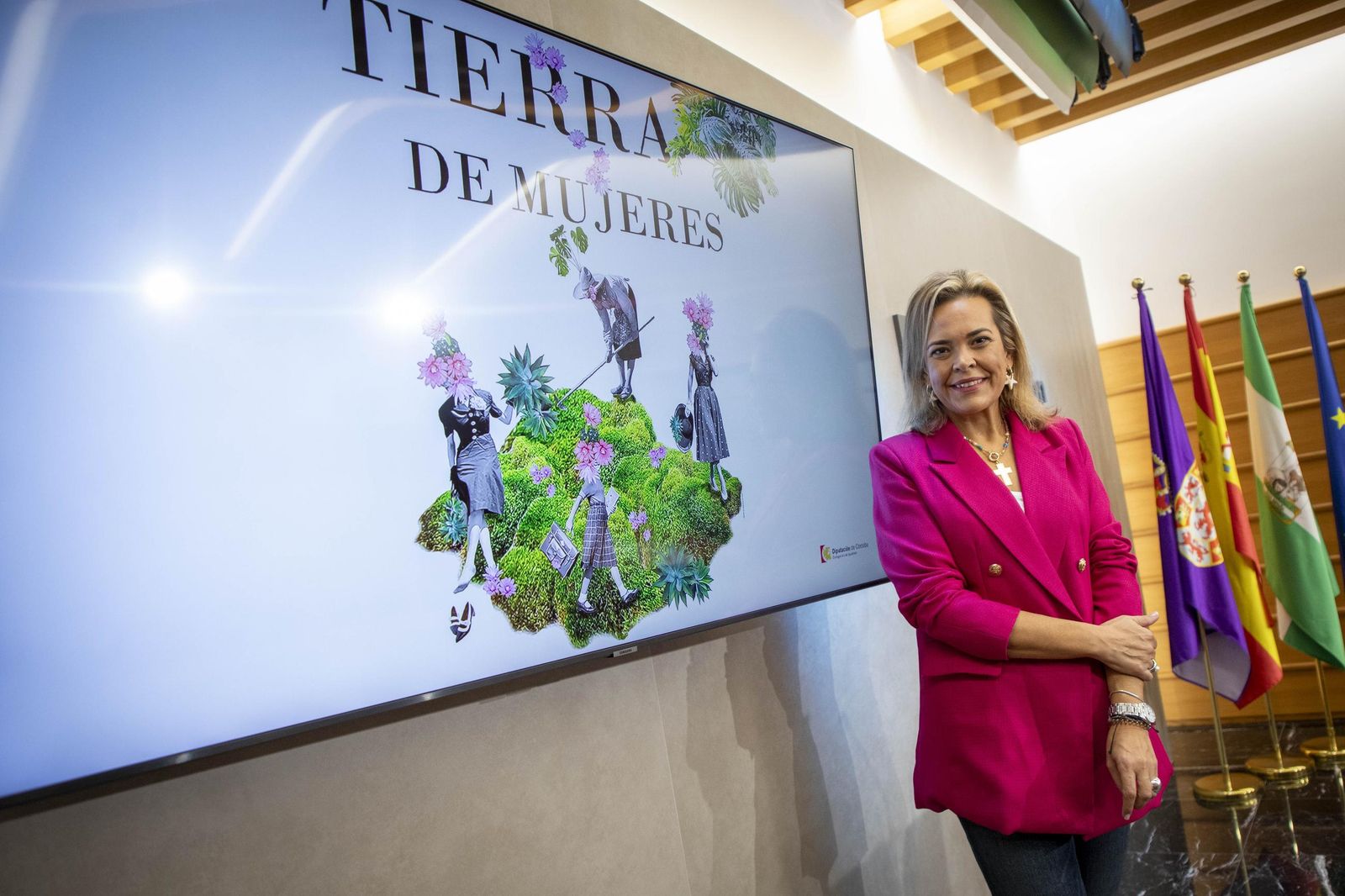 Auxiliadora Moreno presenta el programa 'Tierra de mujeres'.