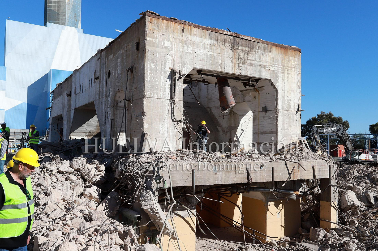 Imágenes del simulacro de los Bomberos de Huelva con la Unidad Canina