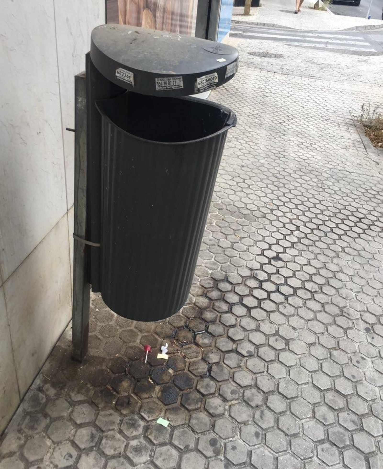 Galería de imágenes de la suciedad en distintos puntos de la ciudad.