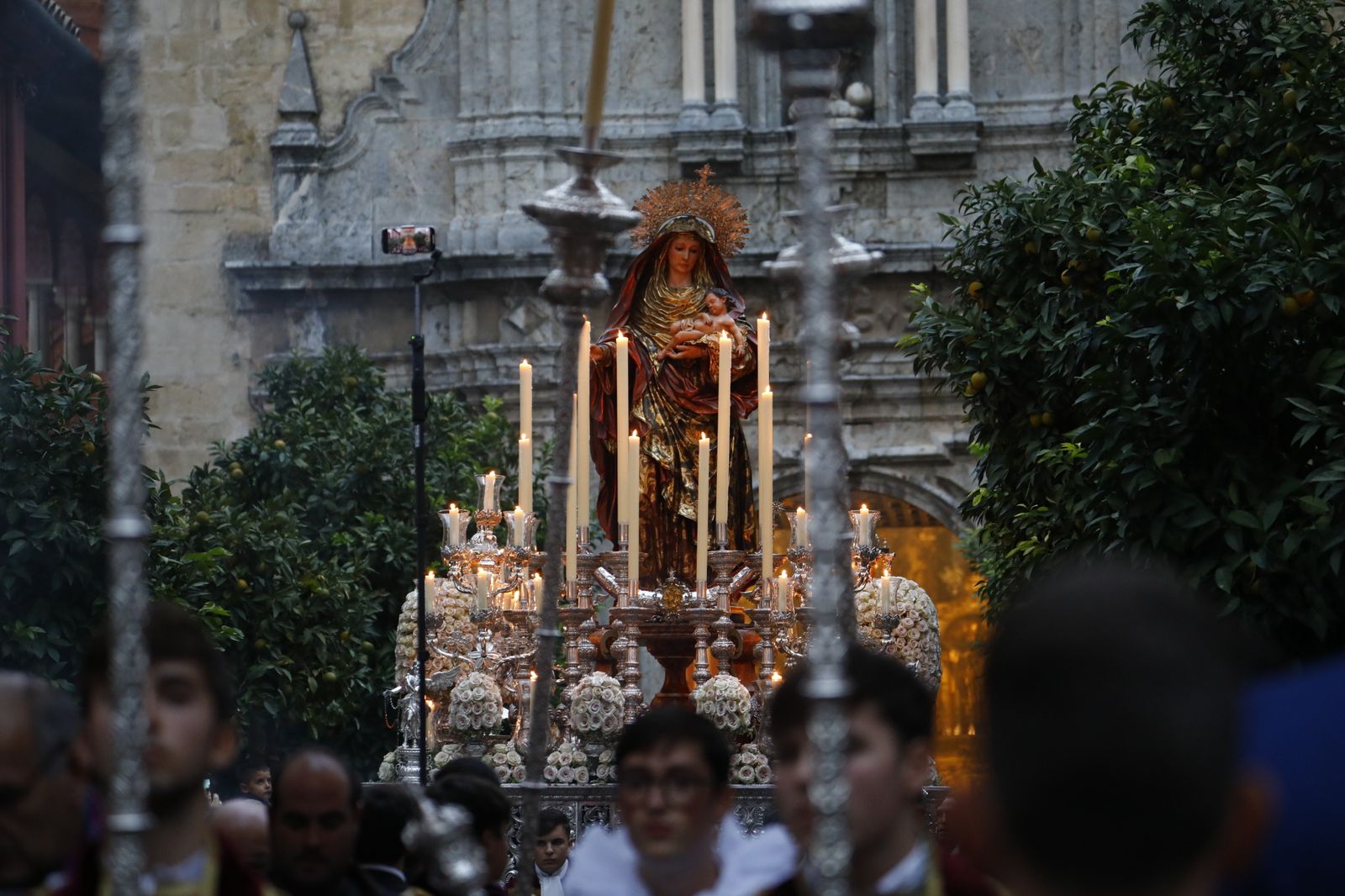 La procesión de la Virgen del Amparo de Córdoba, en imágenes