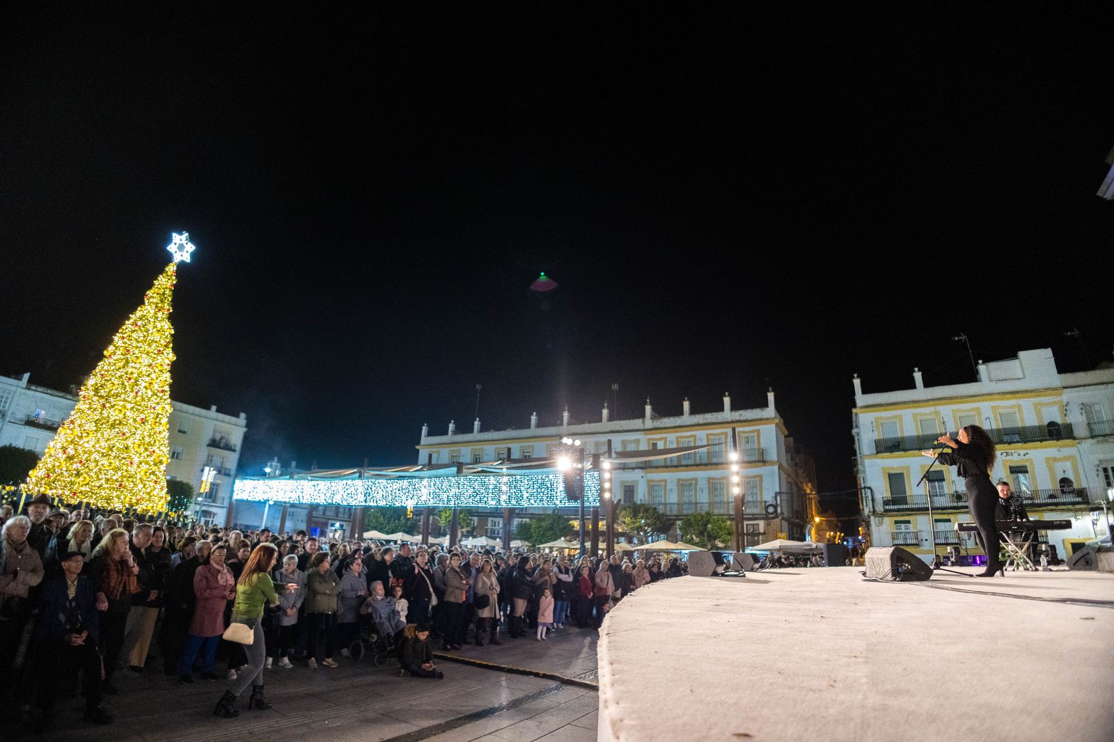 Doble sesión de zambombas navideñas en la plaza del Rey de San Fernando