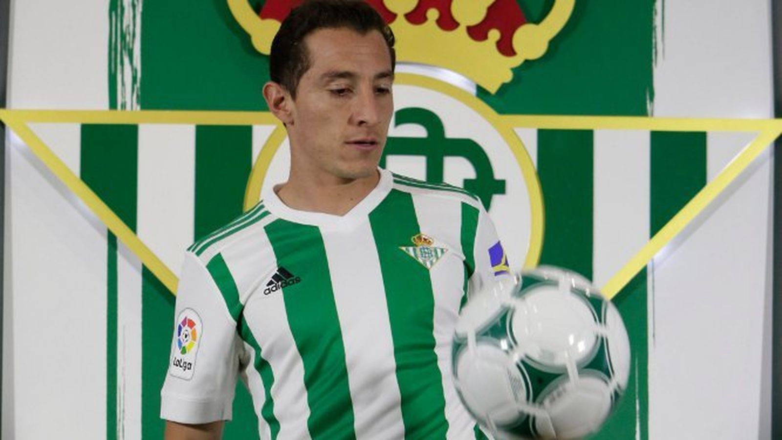 Guardado, en su presentación como nuevo futbolista del conjunto verdiblanco.