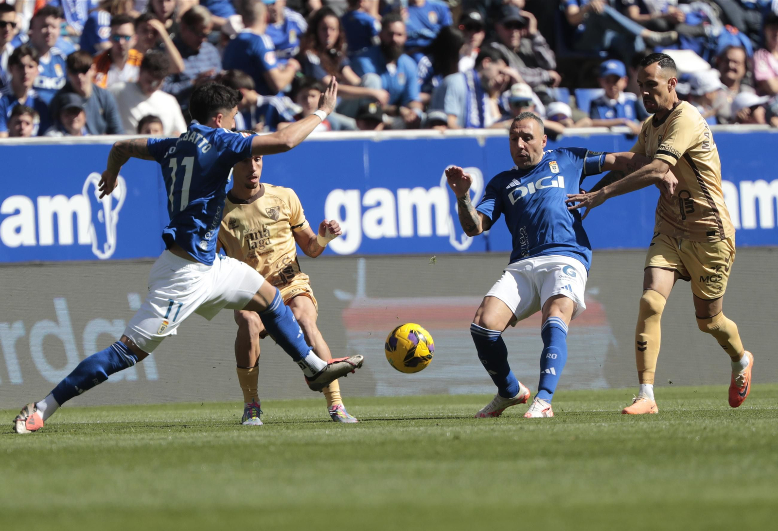 El Real Oviedo-Málaga CF, en fotos