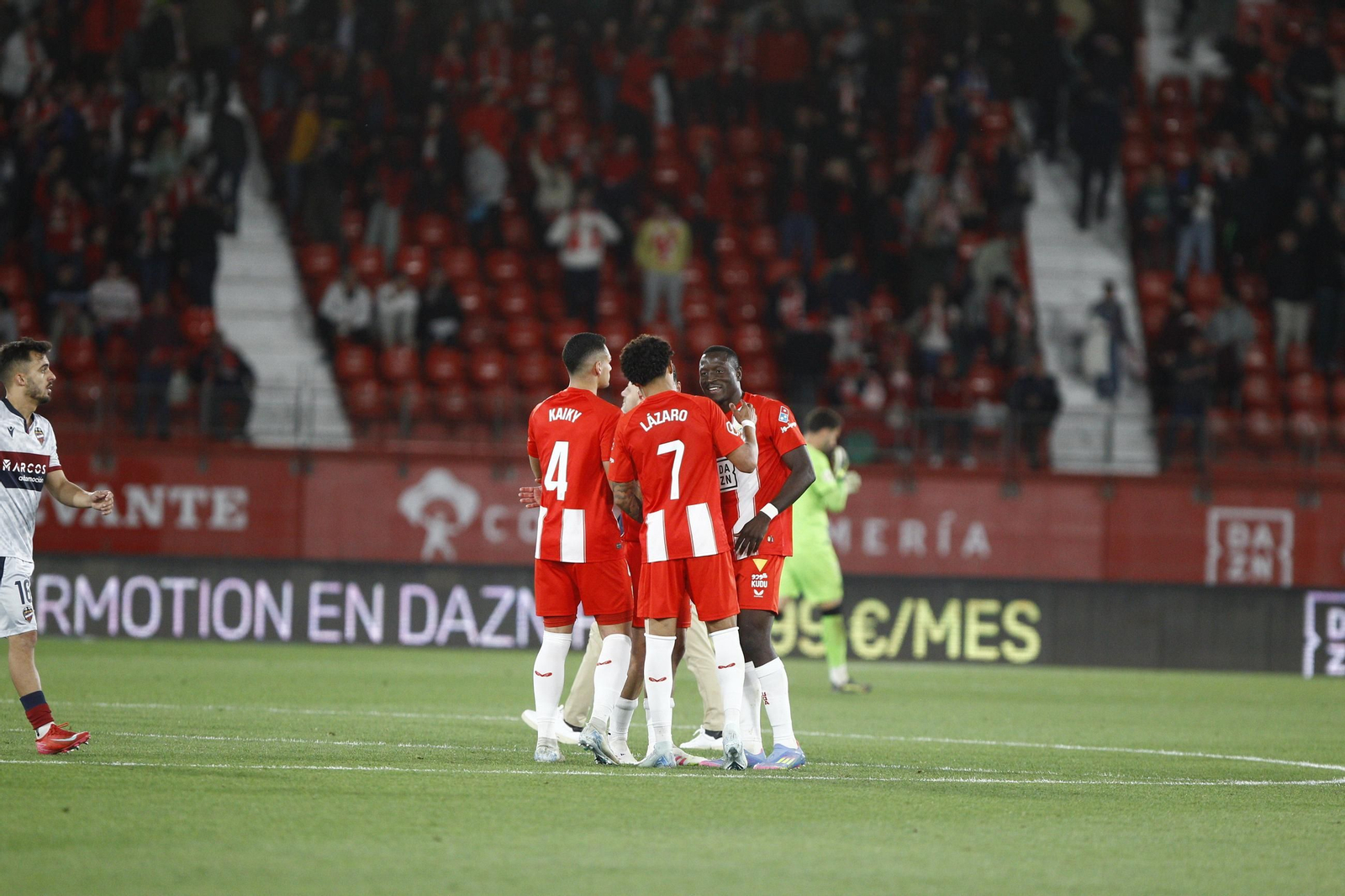 Las mejores imágenes del partido U.D. Almería-Levante U.D.