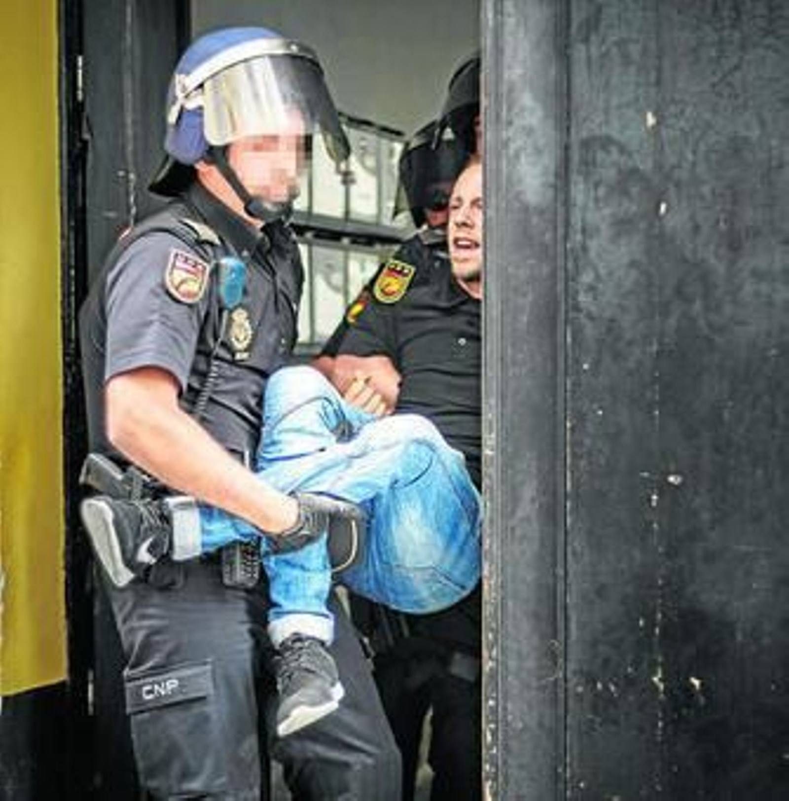 Imagen del desahucio de Benjumeda, 35 el pasado mes de junio.