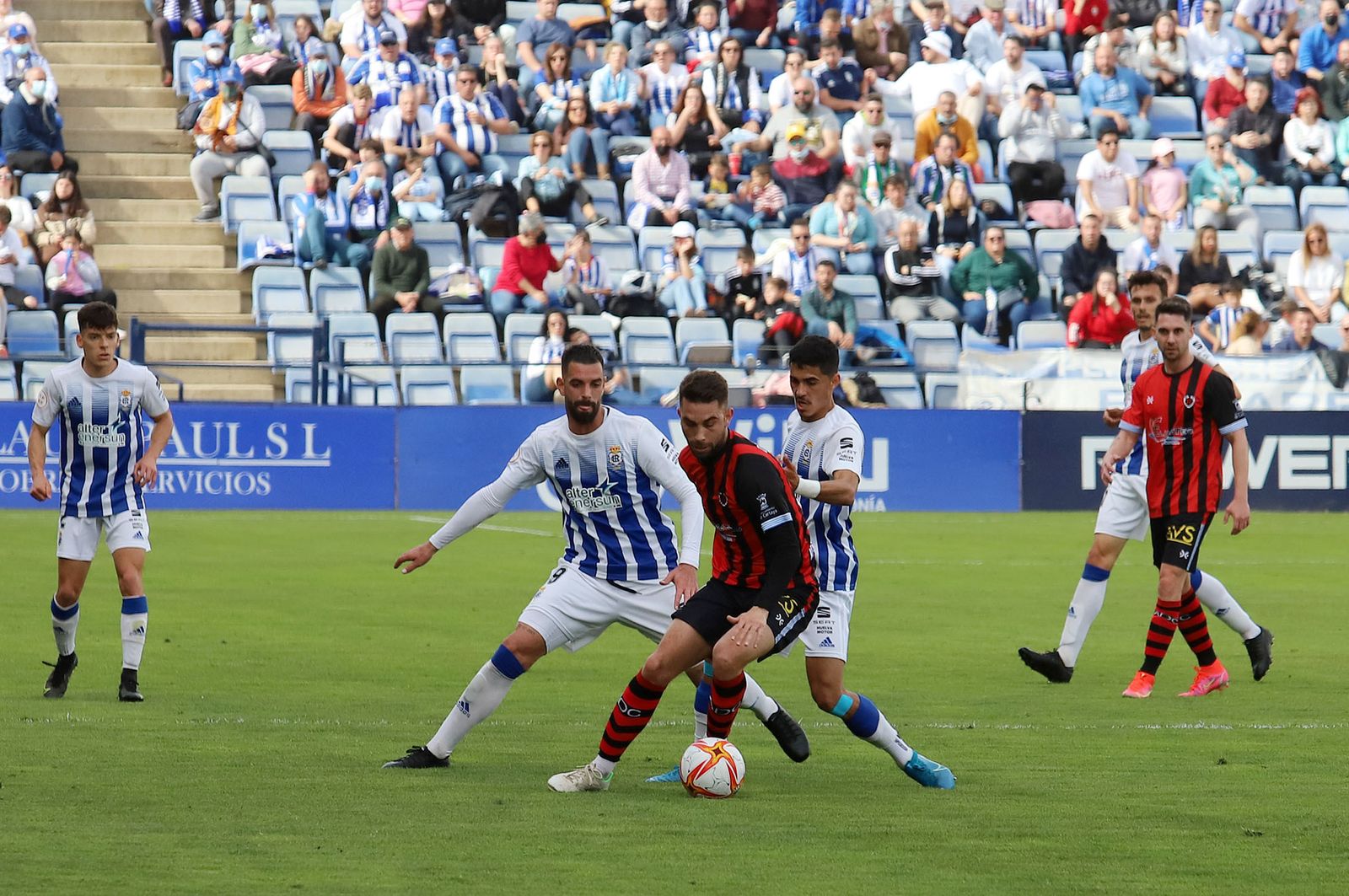 Un lance del partido del Recreativo y el Cartaya en el Nuevo Colombino.