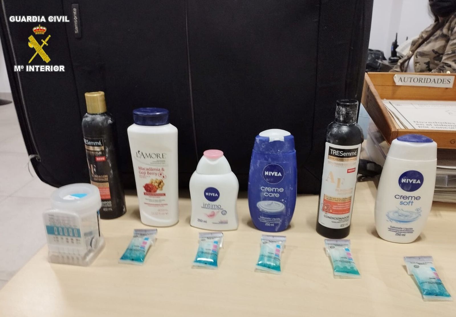 Botes en los que se confirmó el positivo por cocaína.