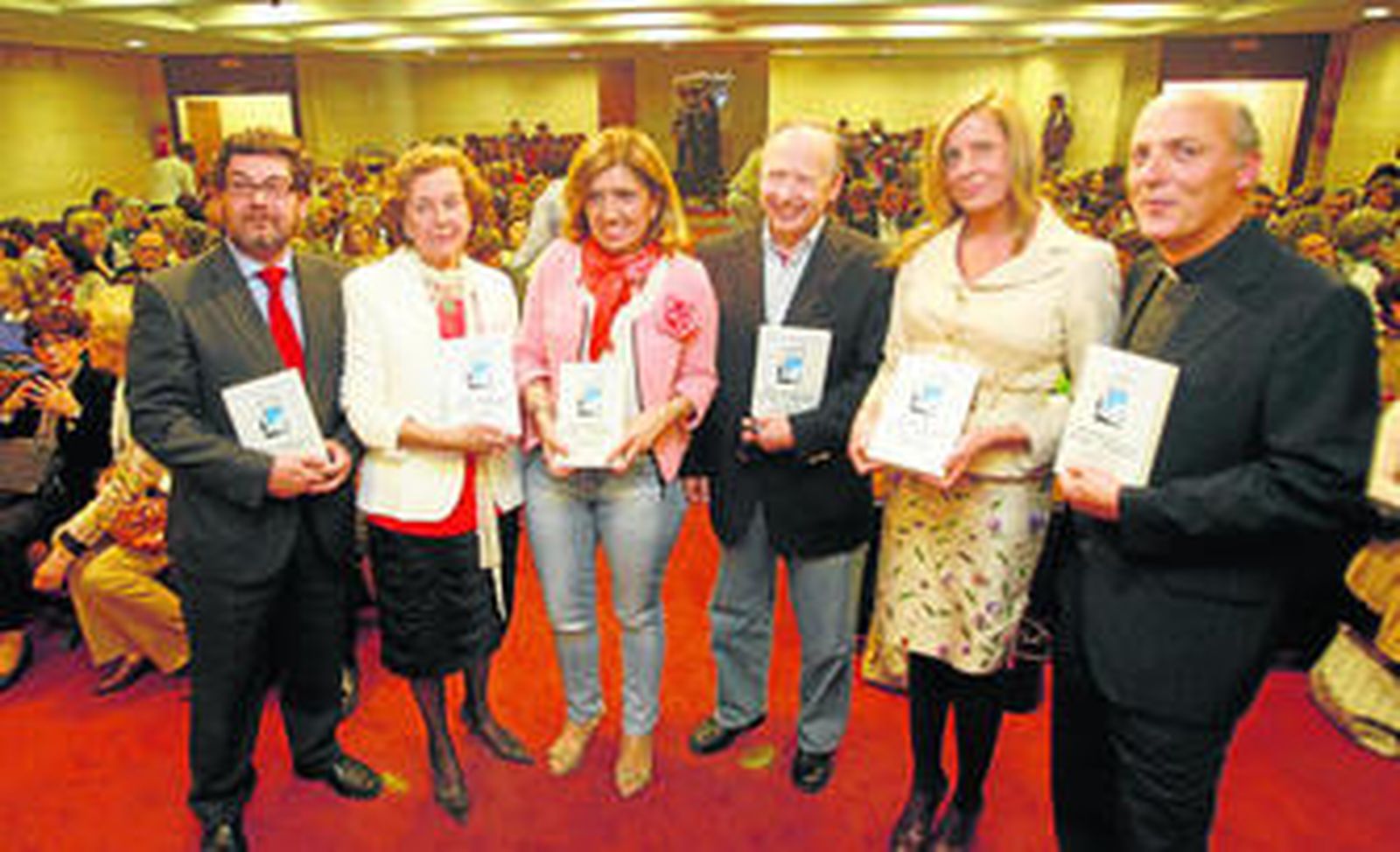 Presentación del libro de José Pedro Manglano, ayer en la sala de exposiciones Cajasur-Reyes Católicos.