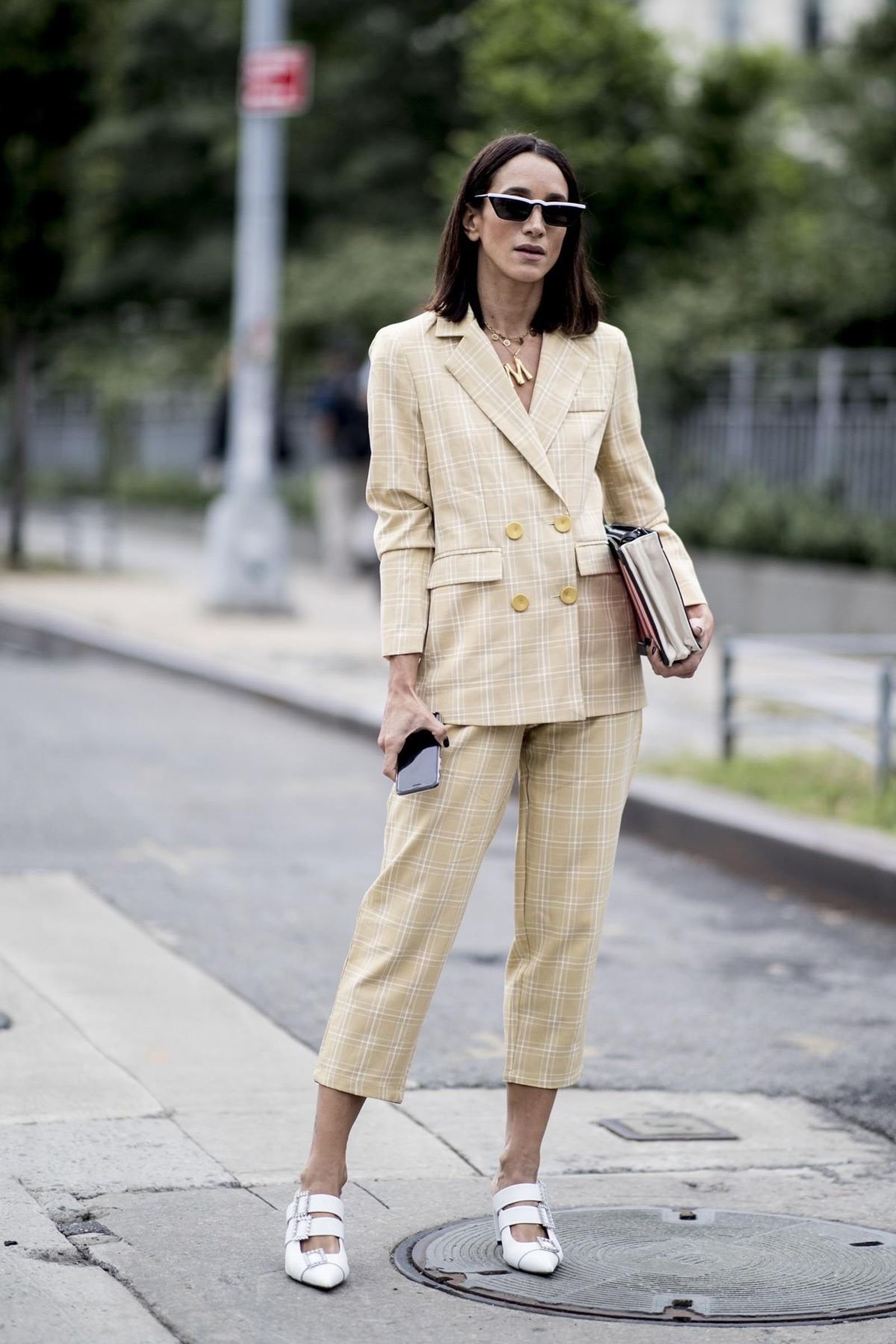 Los estilismos se inspiran en el traje sastre.