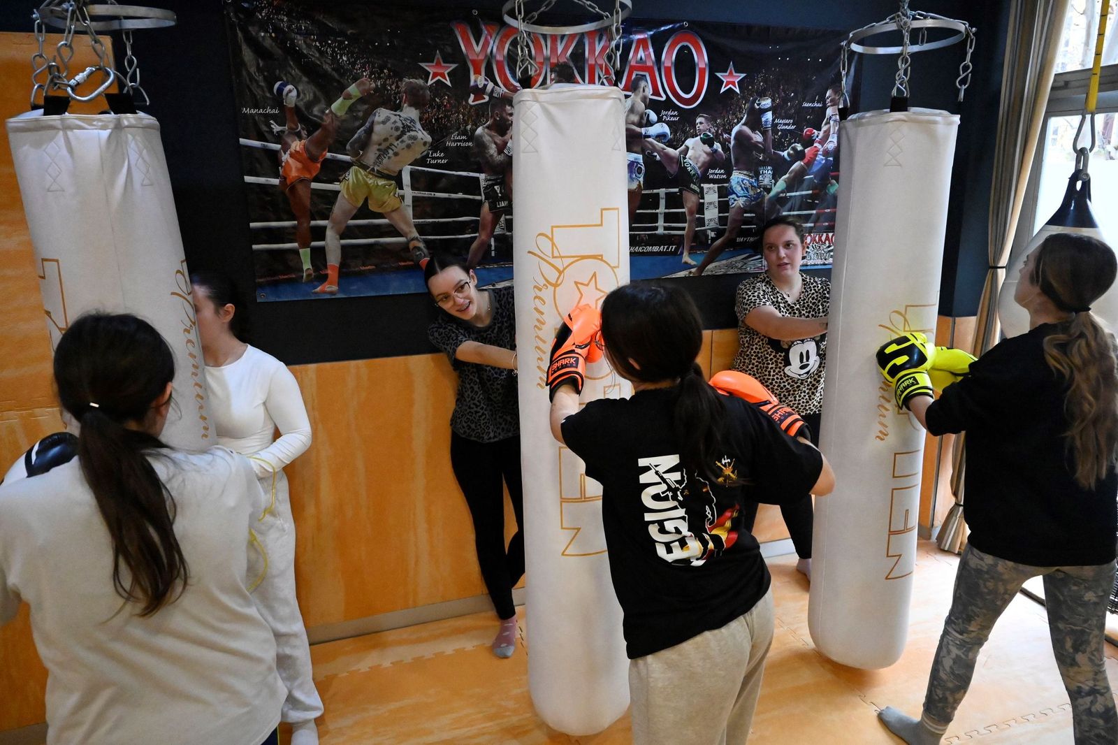 La masterclass de boxeo de Rafa Lozano Jr a medio centenar de mujeres de Córdoba, en imágenes