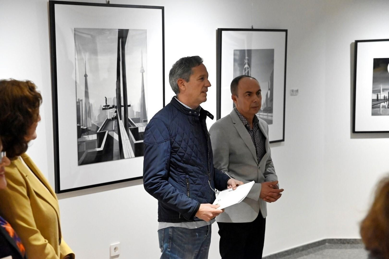 La exposición por los 40 años de trayectoria de José Domínguez en Cajasur, en imágenes