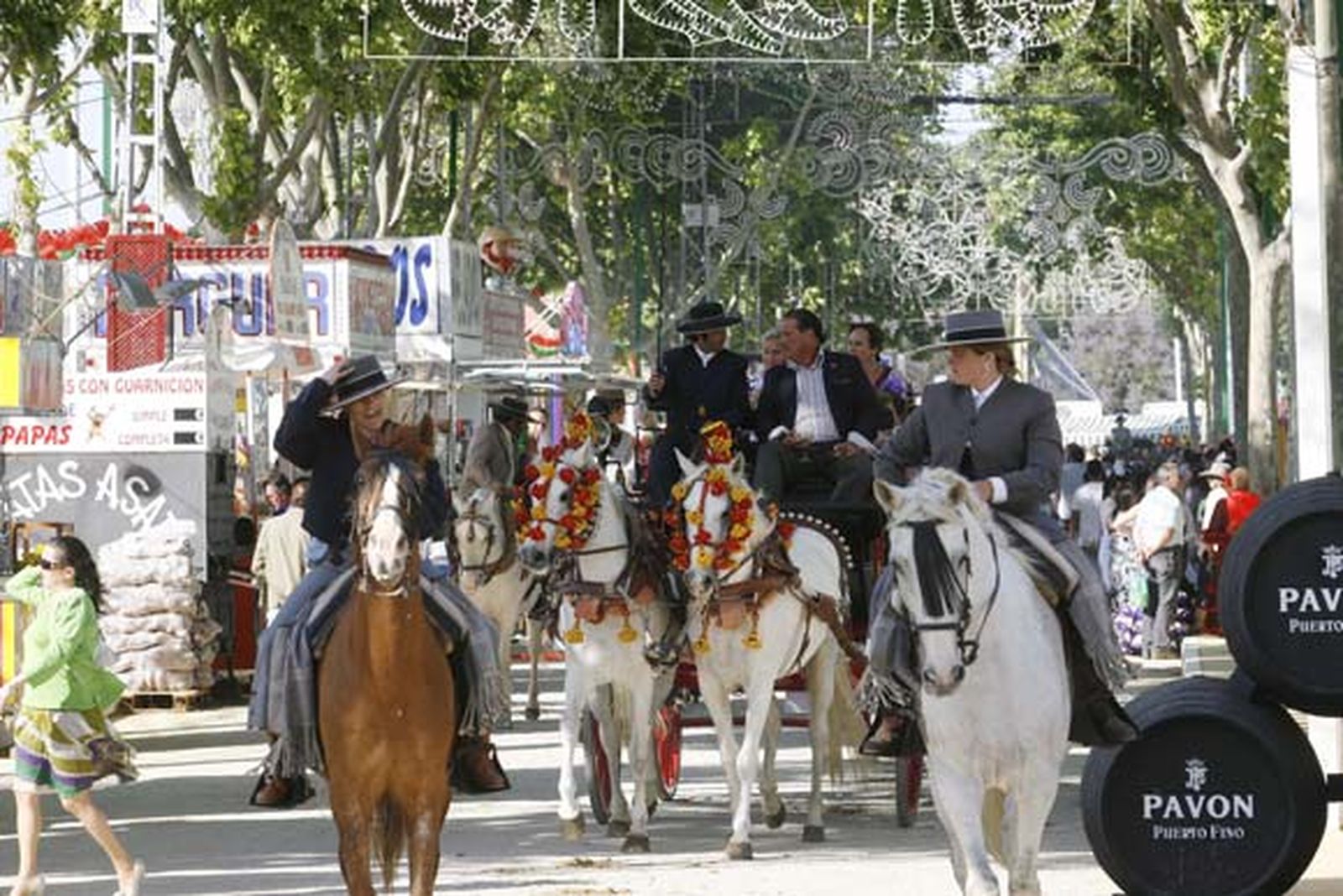 El paseo de caballistas estuvo ayer mucho más lucido que en los días precedentes.

Foto: Borja Benjumeda