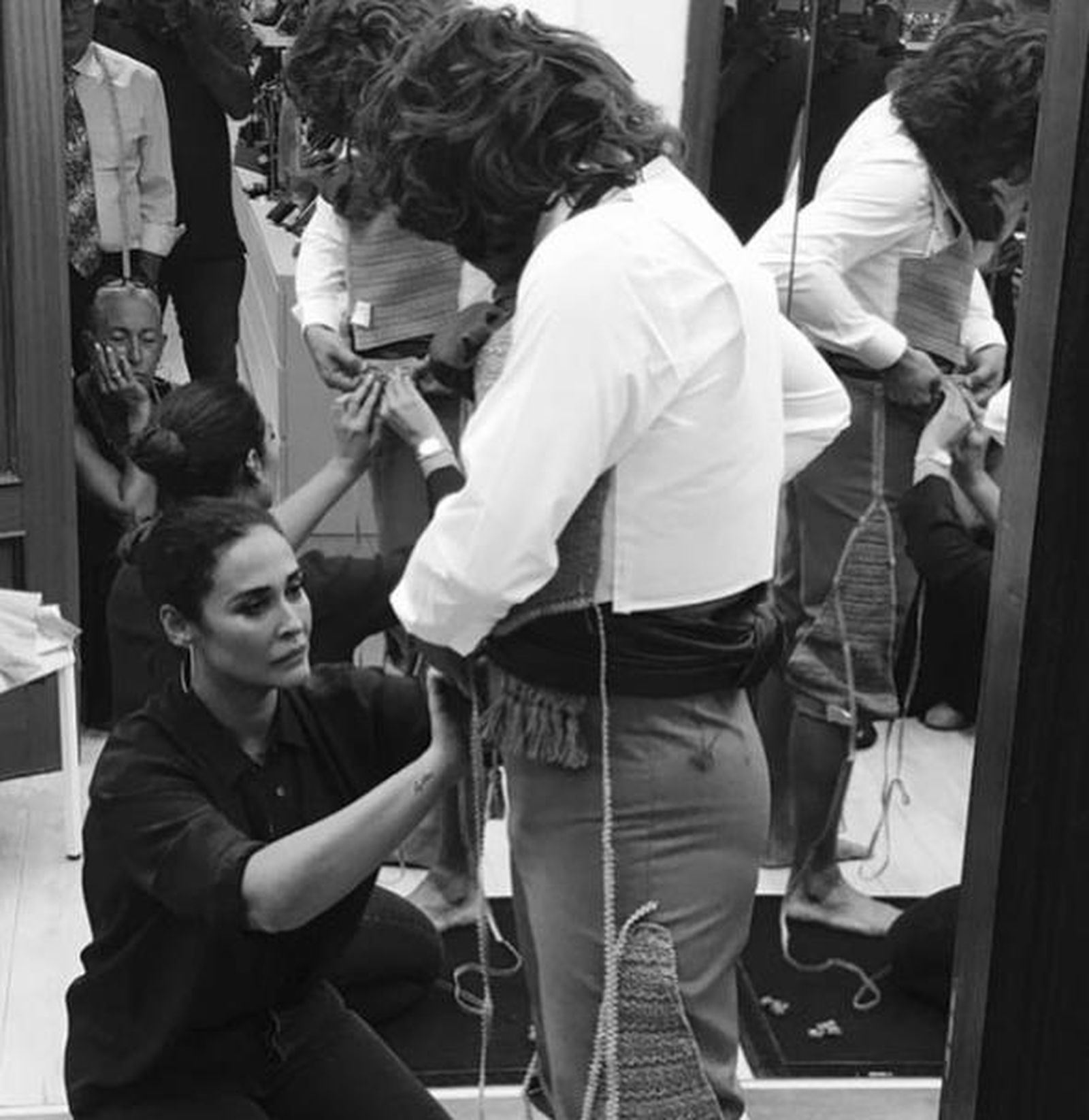 Vicky Martín Berrocal  probando el traje de luces a Morante de la Puebla.