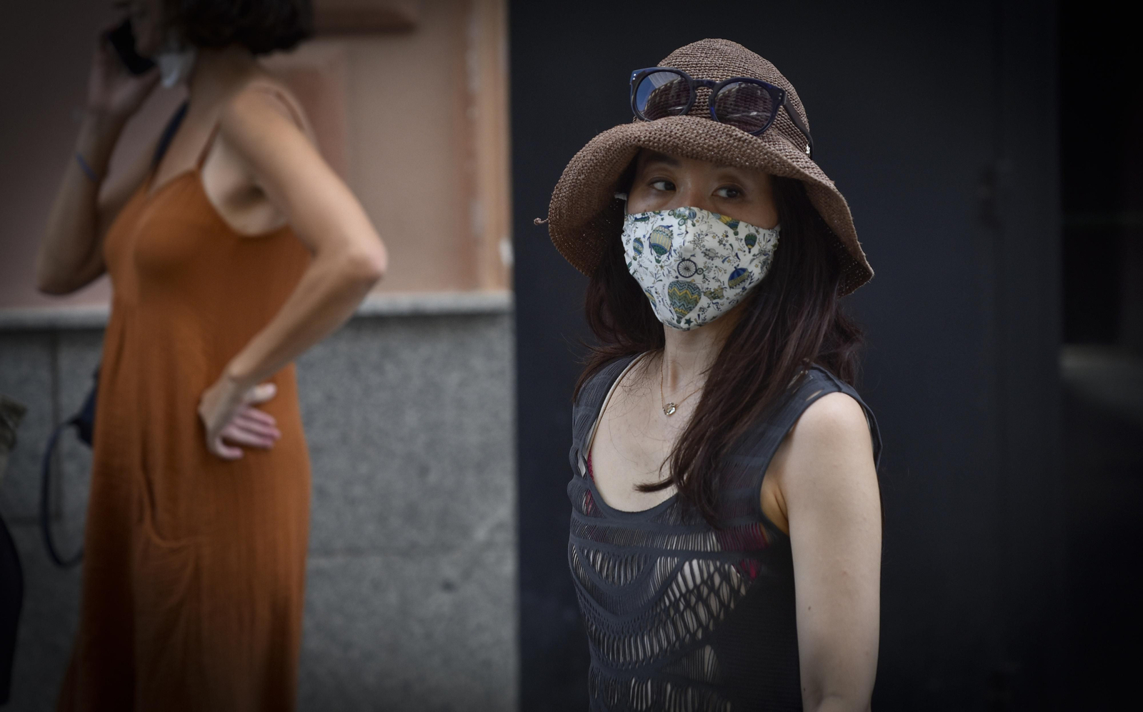 Mascarillas en Sevilla: de elemento sanitario a complemento de moda